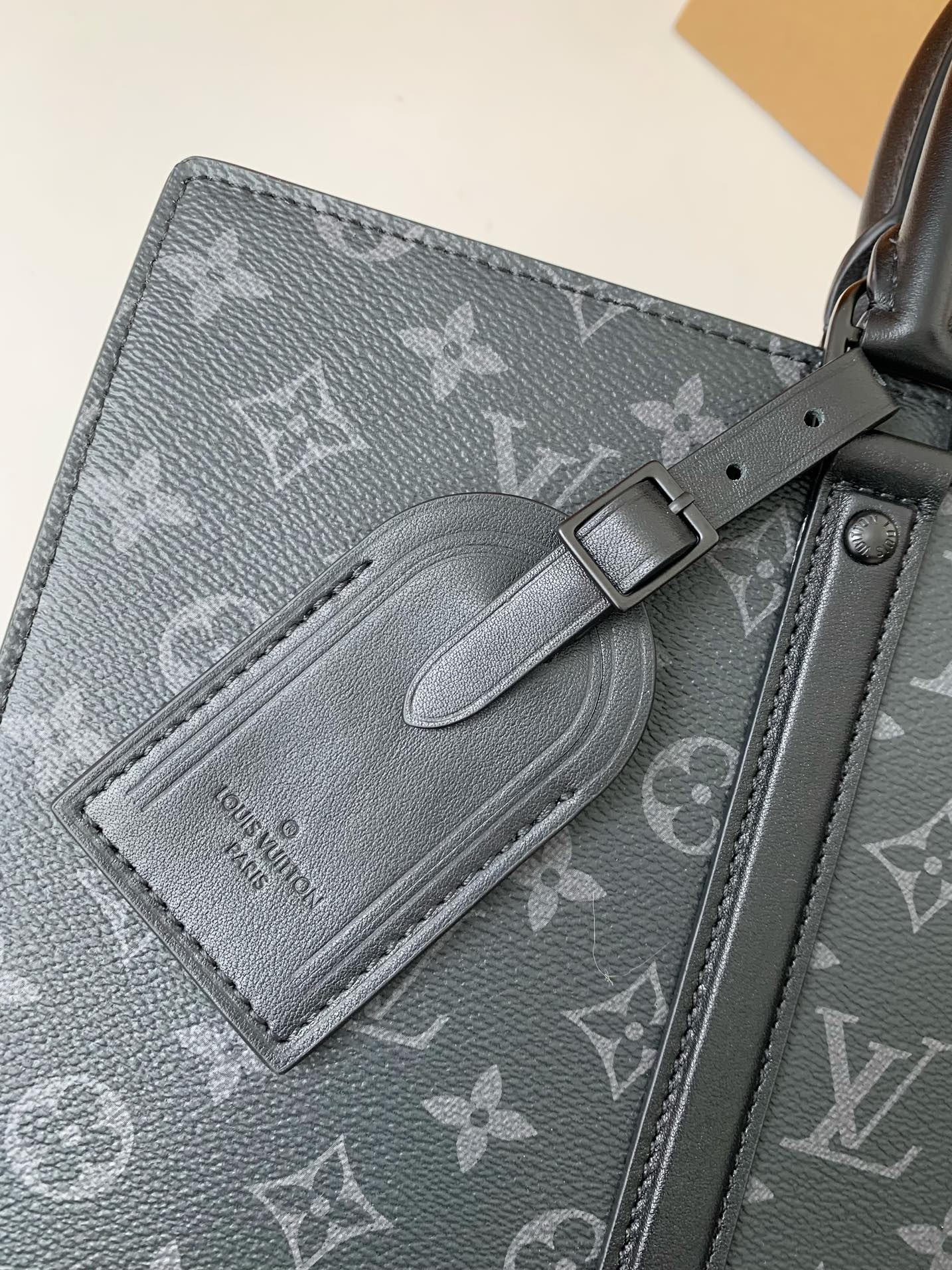 Louis Vuitton's new Sac Plat HorizontalZippé men's black flower briefcase M45165