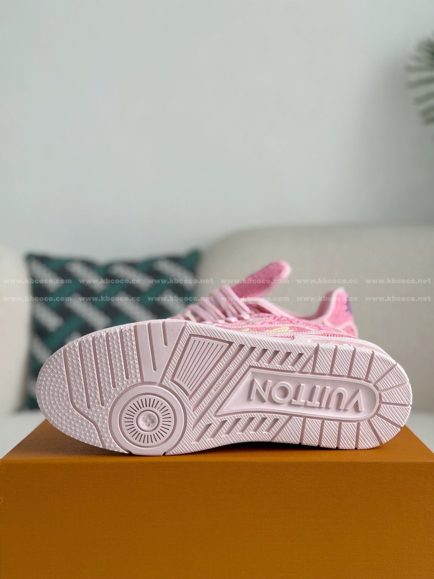 【#5823】 LOUIS VUITTON TRAINER SNEAKERS