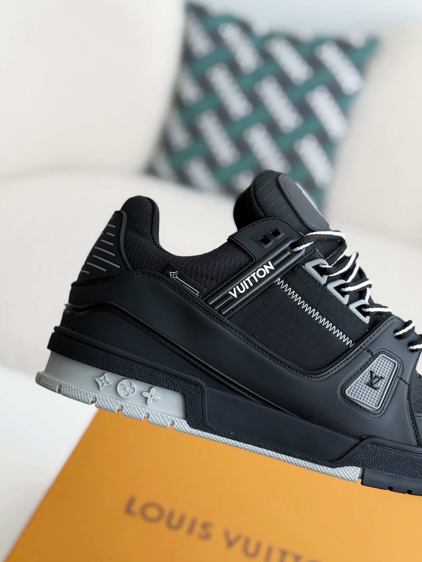 [#3905] LOUIS VUITTON TRAINER SNEAKERS