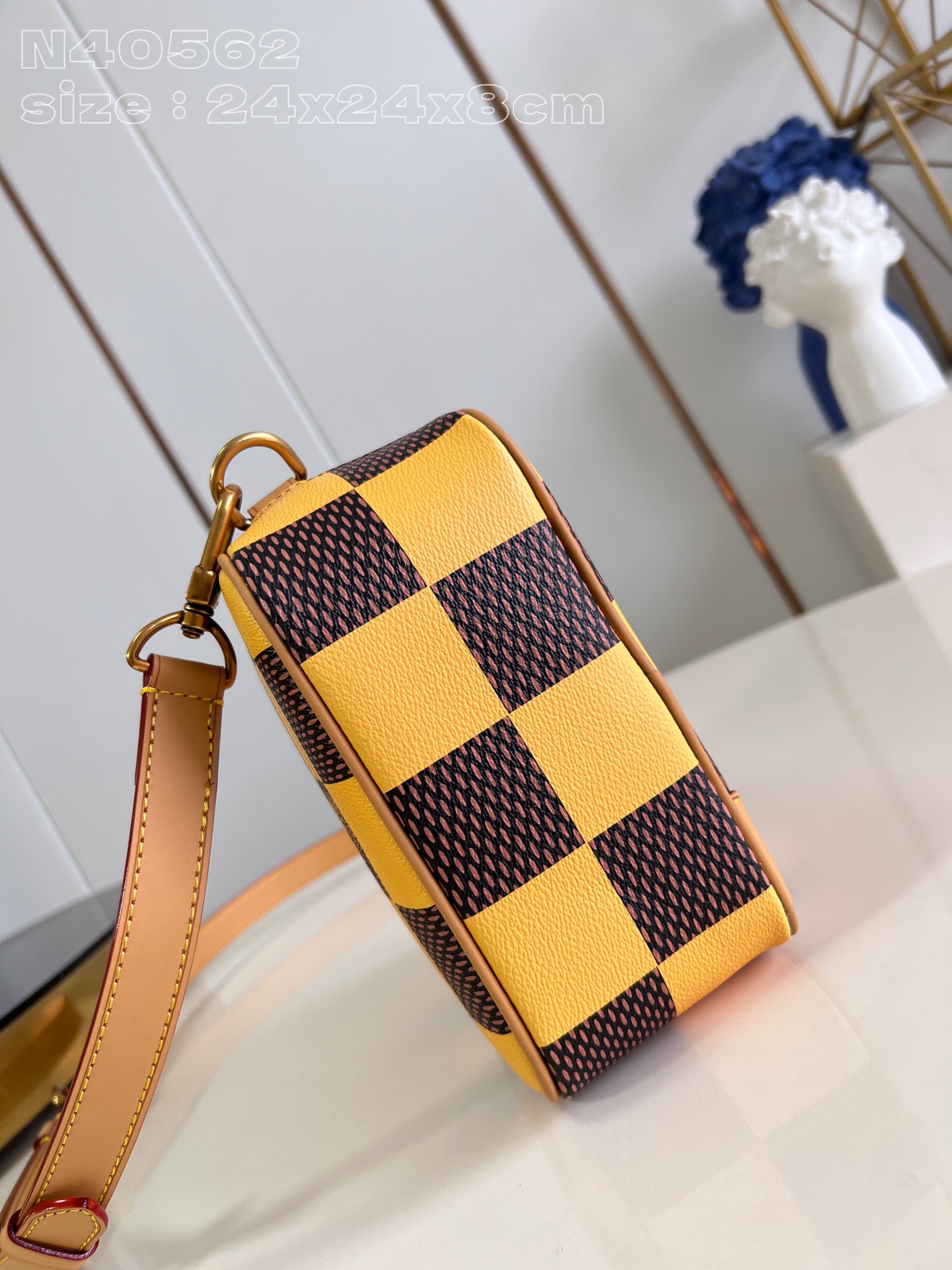 Louis Vuitton Chess Messenger N40562，Top quality