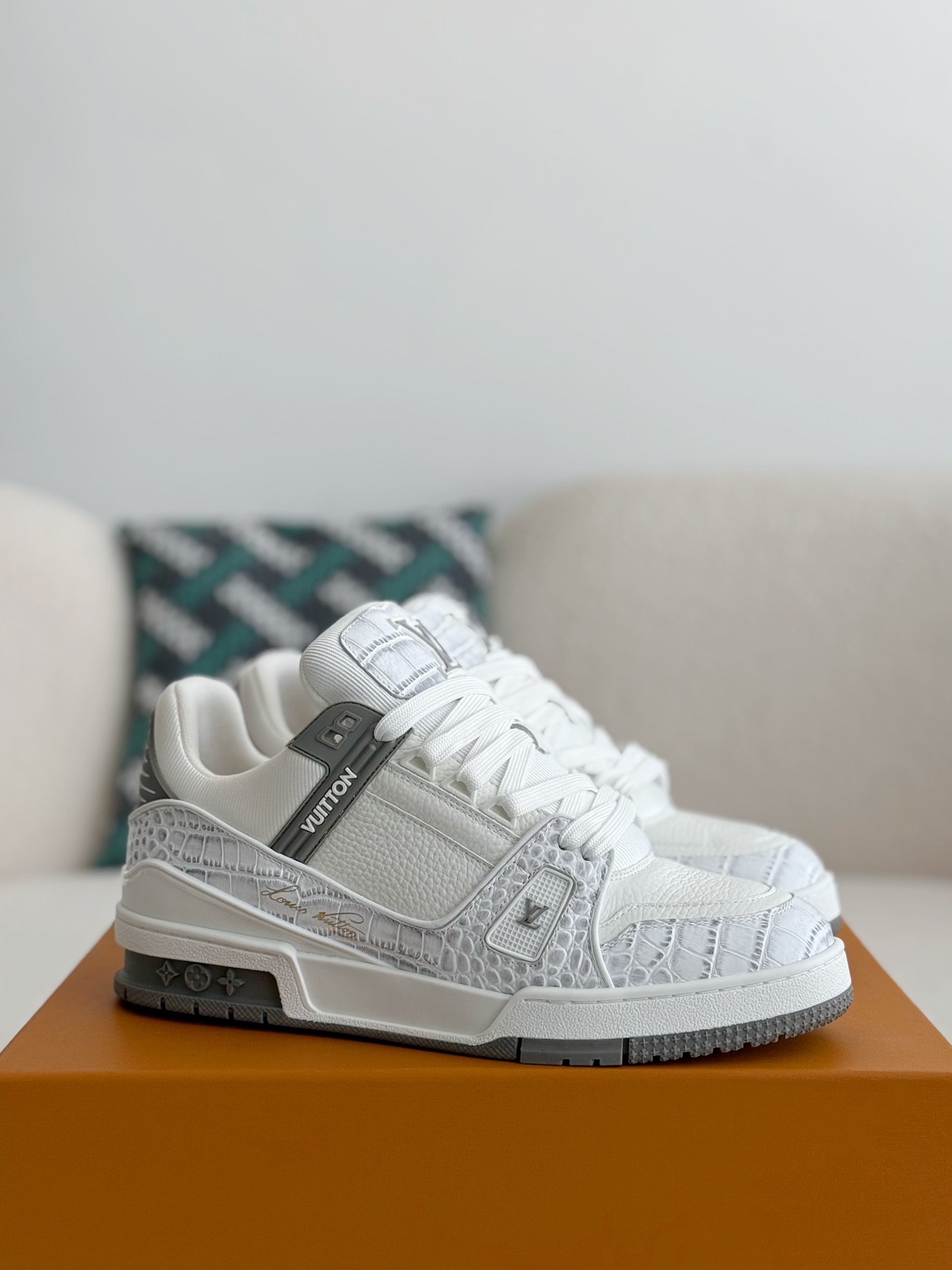 [#3696」 LOUIS VUITTON TRAINER SNEAKERS