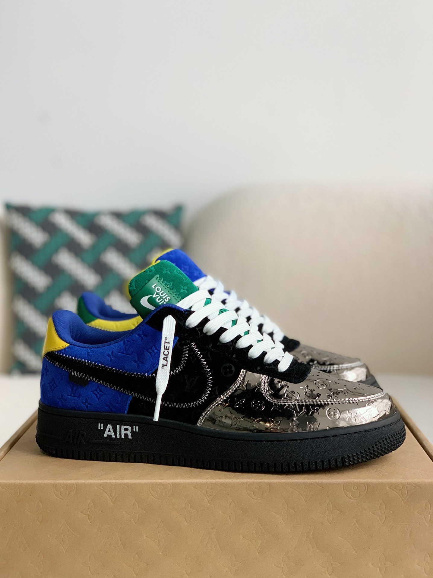 LOUIS VUITTON x NIKE AIR FORCE 1 Sneaker