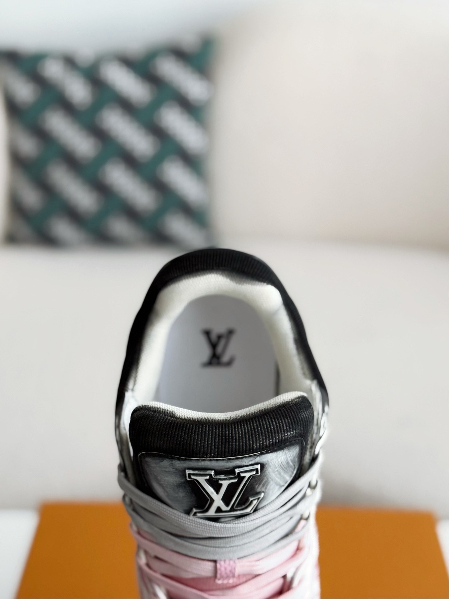 [#3894]LOUIS VUITTON TRAINER SNEAKERS