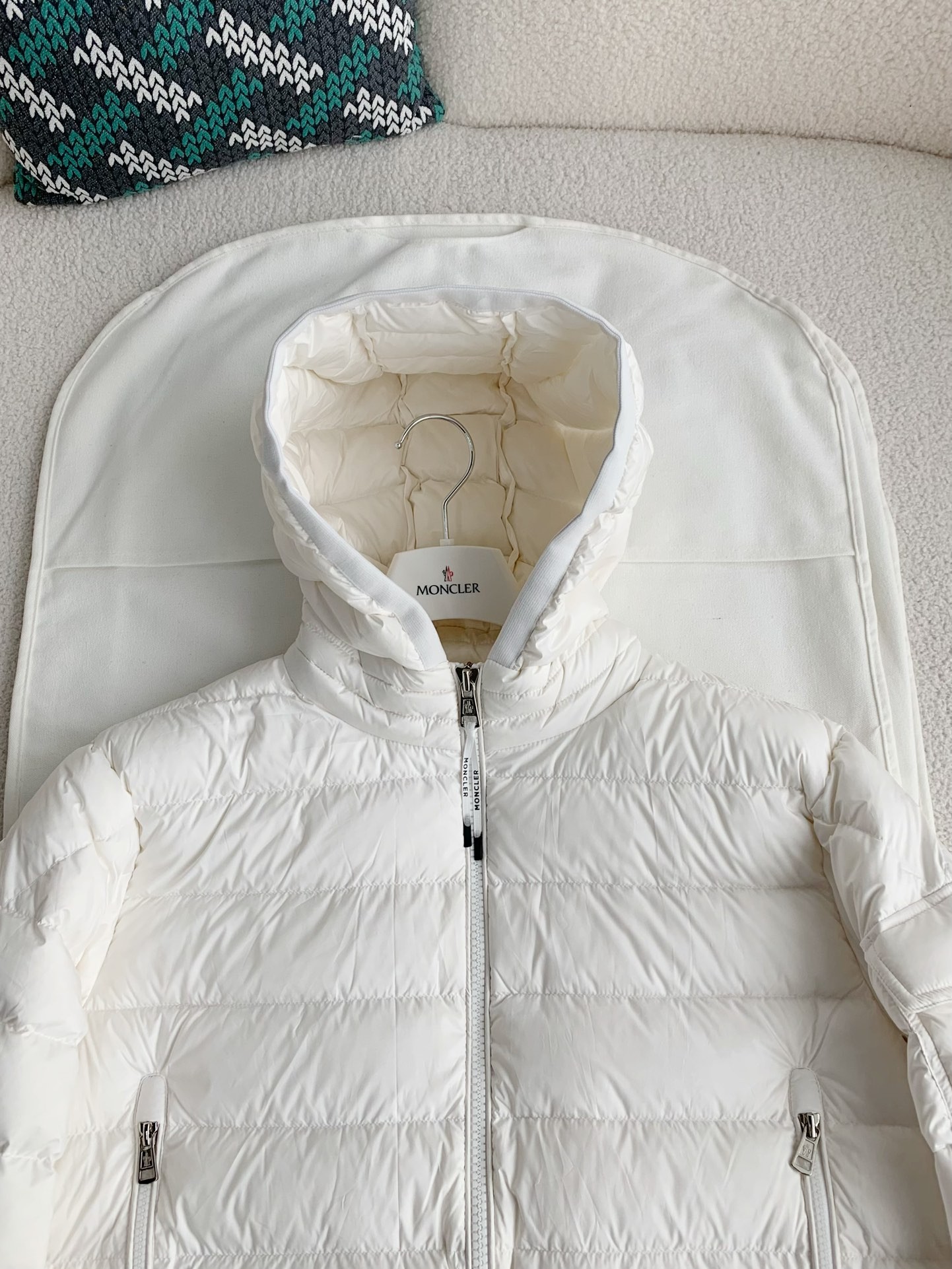 【#3304】Moncler Montbeliard down jacket