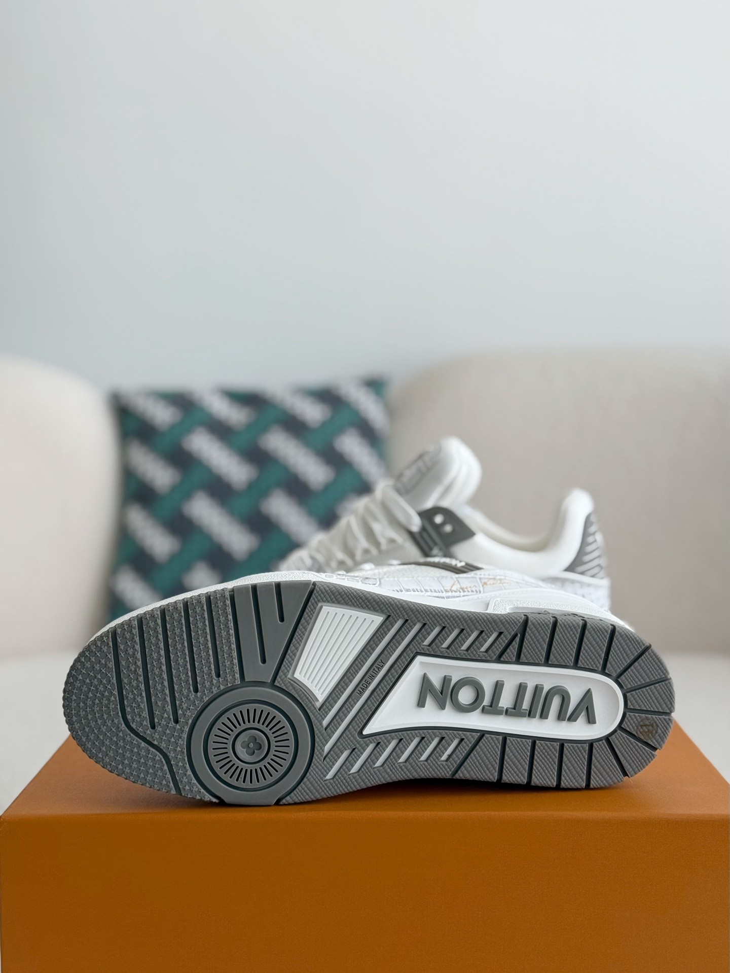 [#3696」 LOUIS VUITTON TRAINER SNEAKERS