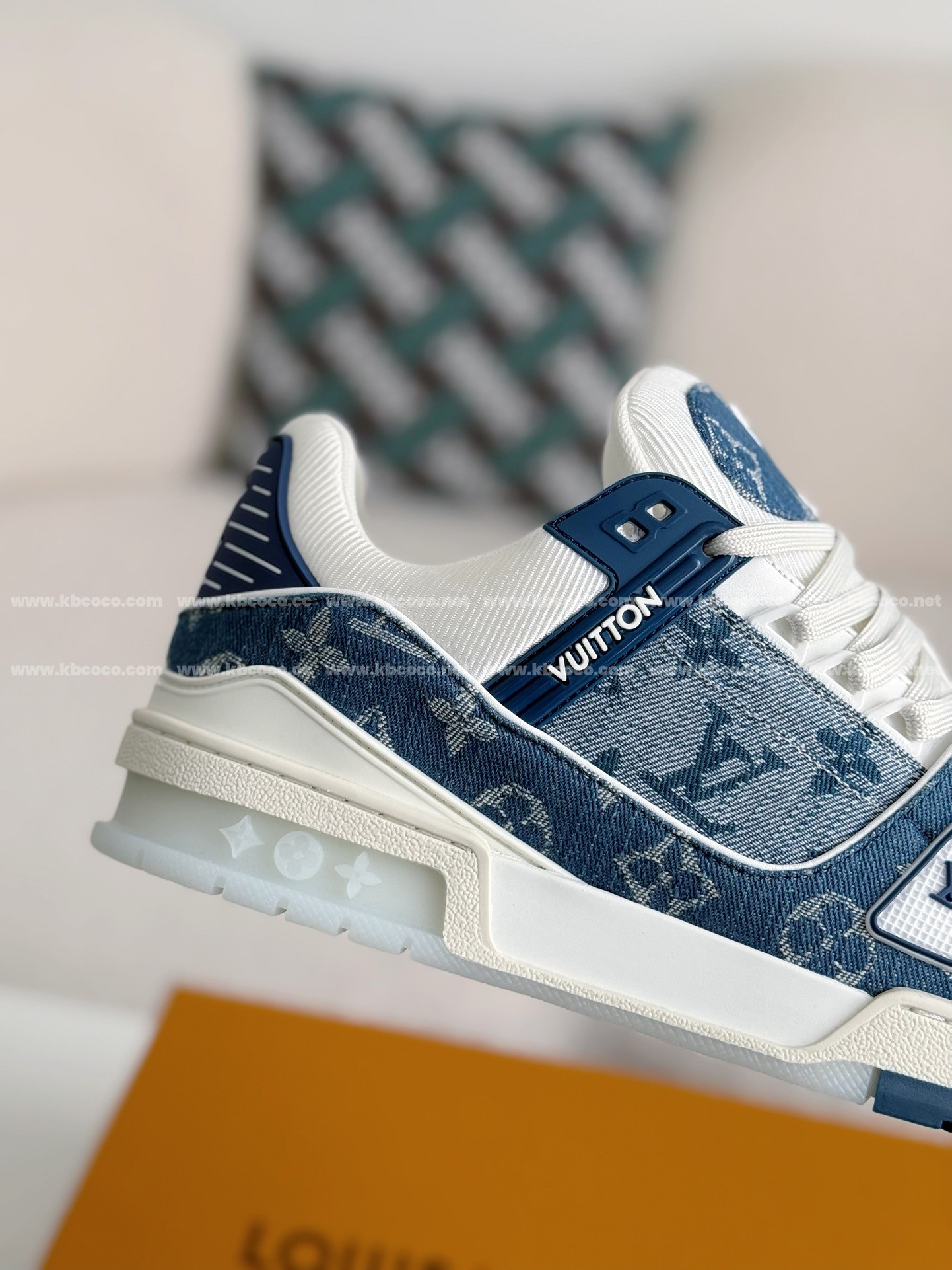 【#4115】 LOUIS VUITTON RUNNER TATIC SNEAKERS