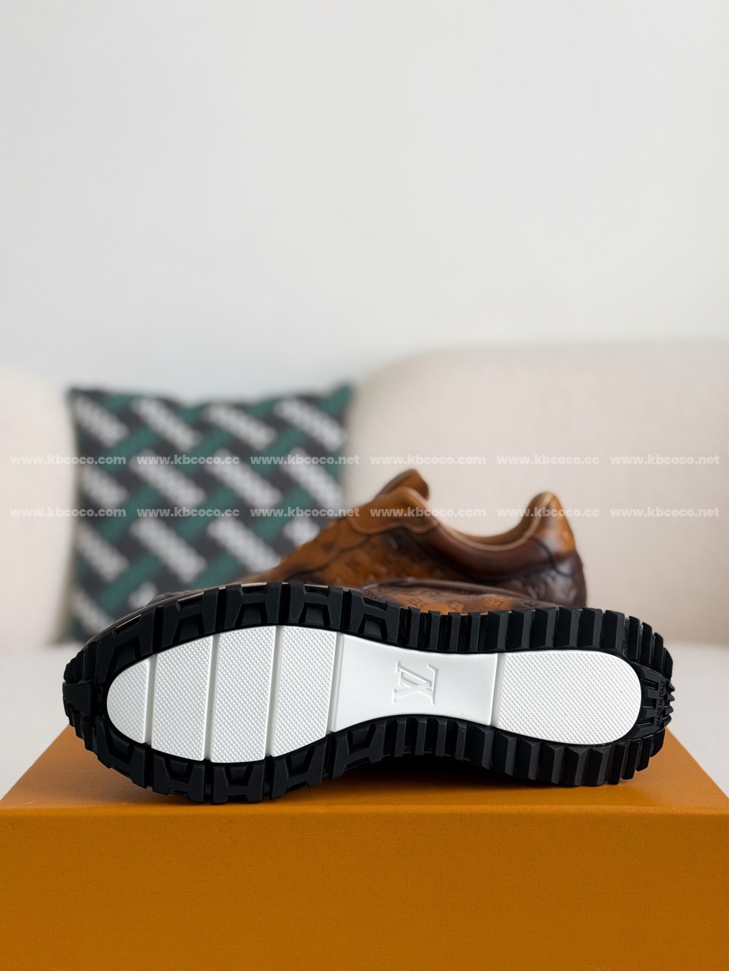【#4053】 LOUIS VUITTON LEATHER LOW-TOP SHOES