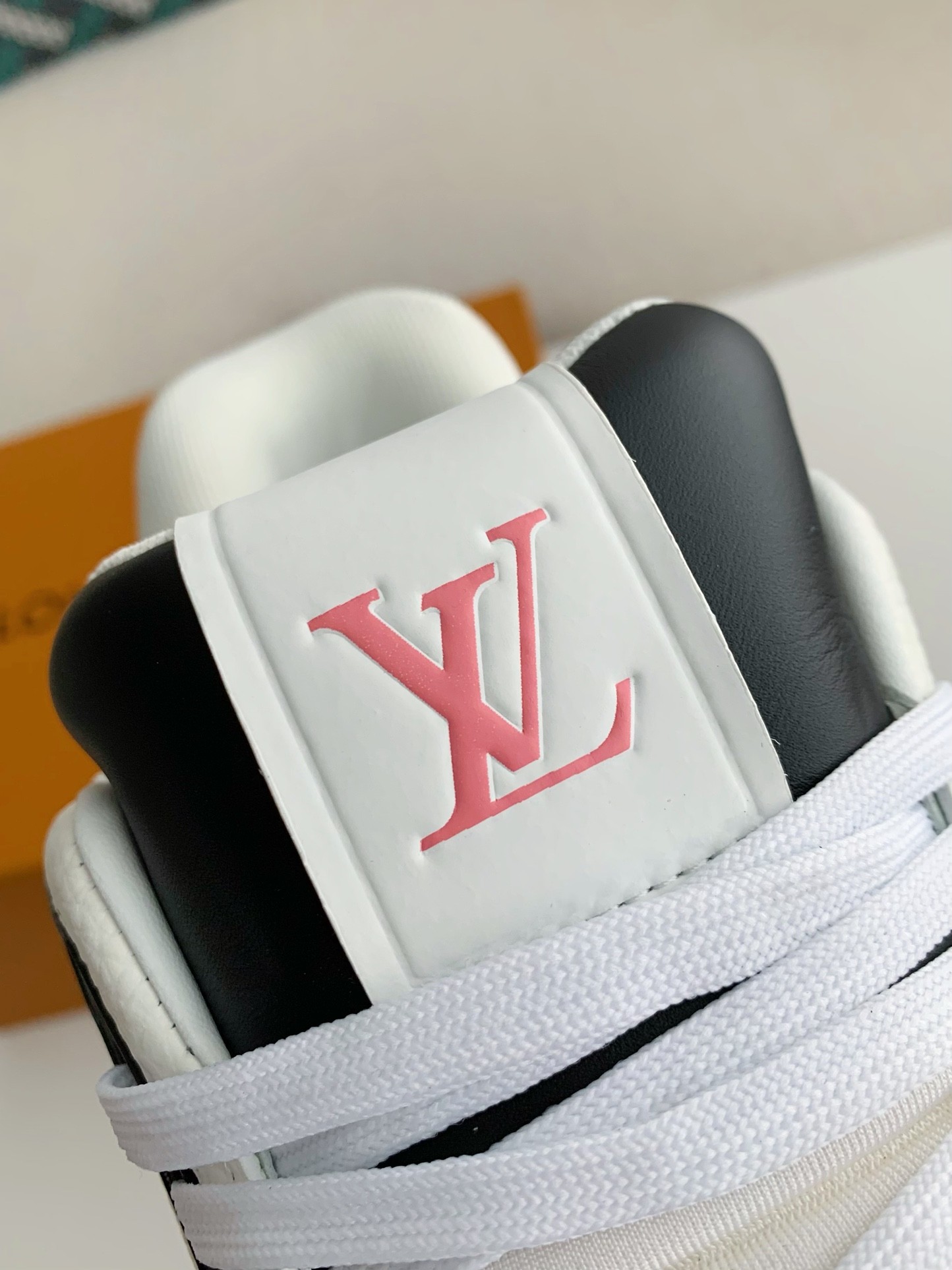 [#3721] LOUIS VUITTON TRAINER SNEAKERS