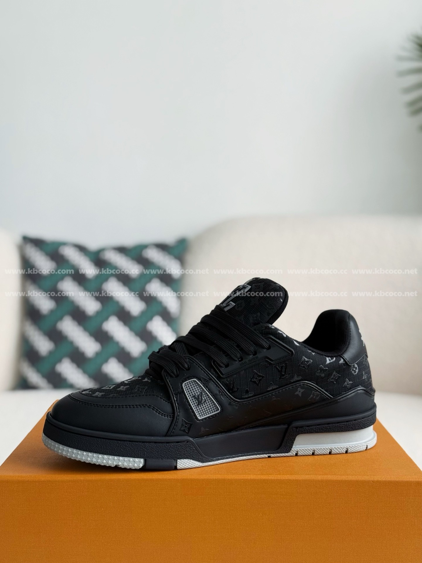 【#5260】 LOUIS VUITTON TRAINER SNEAKERS