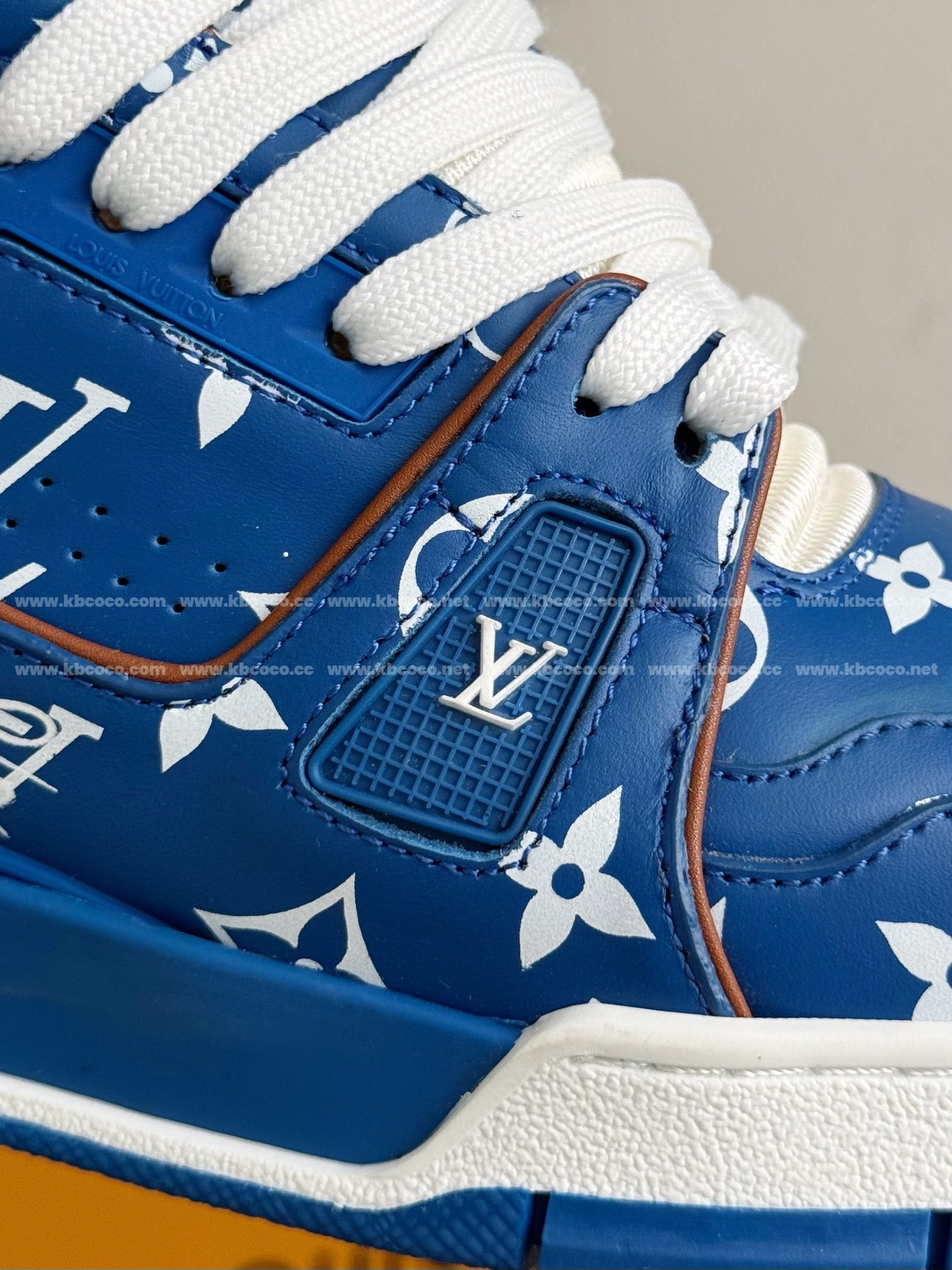 【#4033】 LOUIS VUITTON TRAINER SNEAKERS