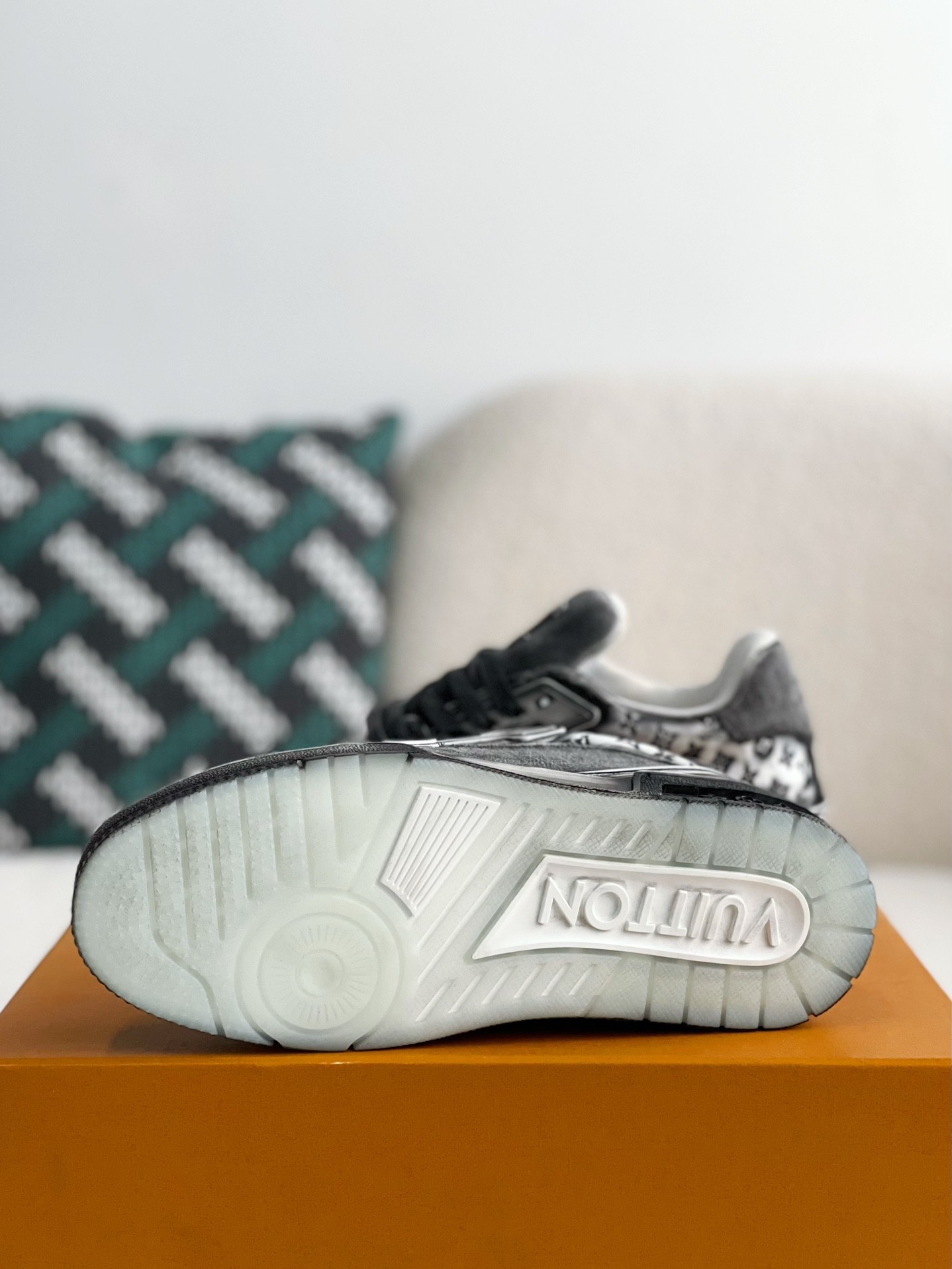 [#3320]LOUIS VUITTON TRAINER SNEAKERS