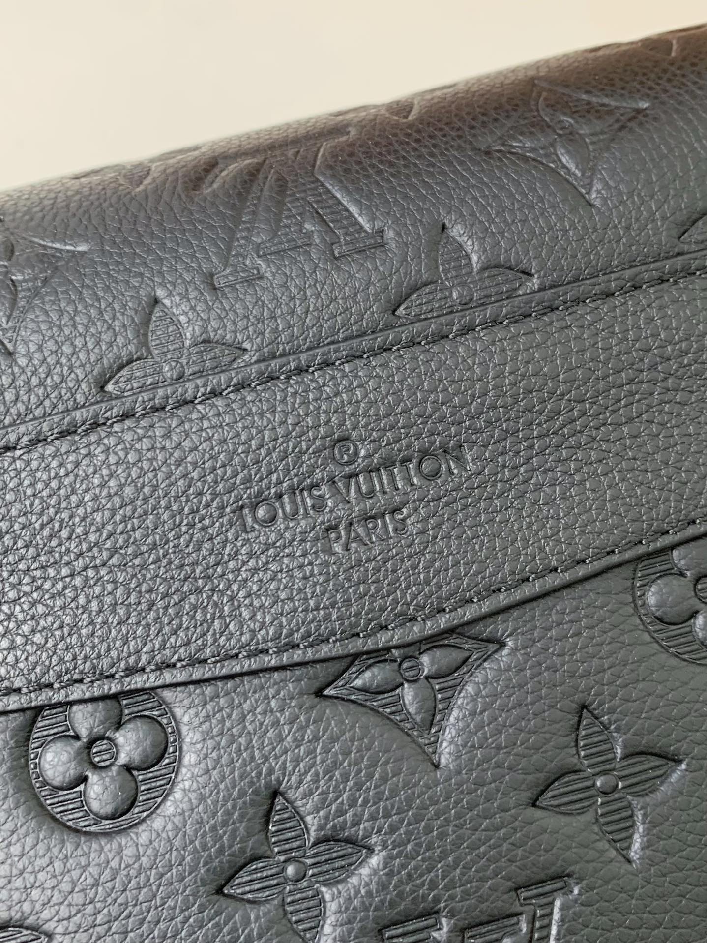 New Louis Vuitton VOYAGER small men's messenger bag M25121