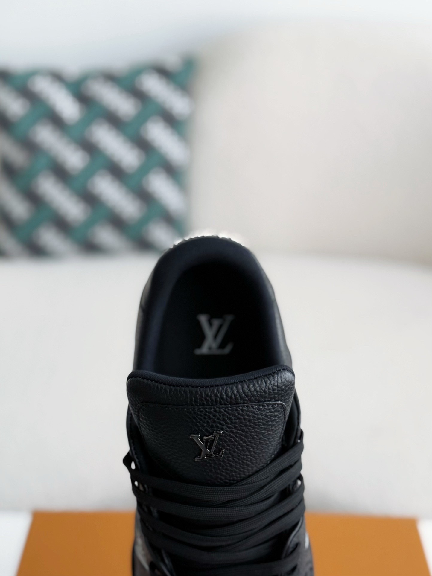 [#3876」 LOUIS VUITTON TRAINER SNEAKERS