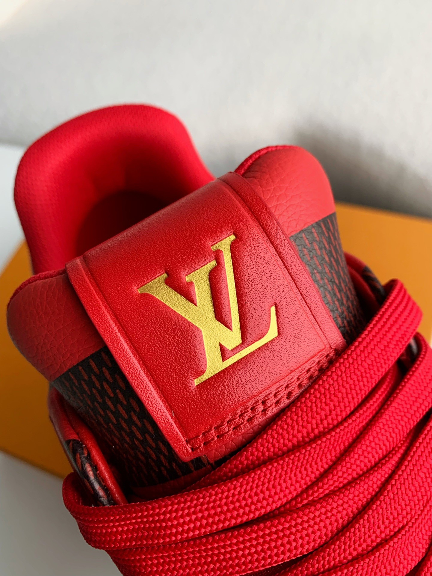 LOUIS VUITTON SNEAKERS