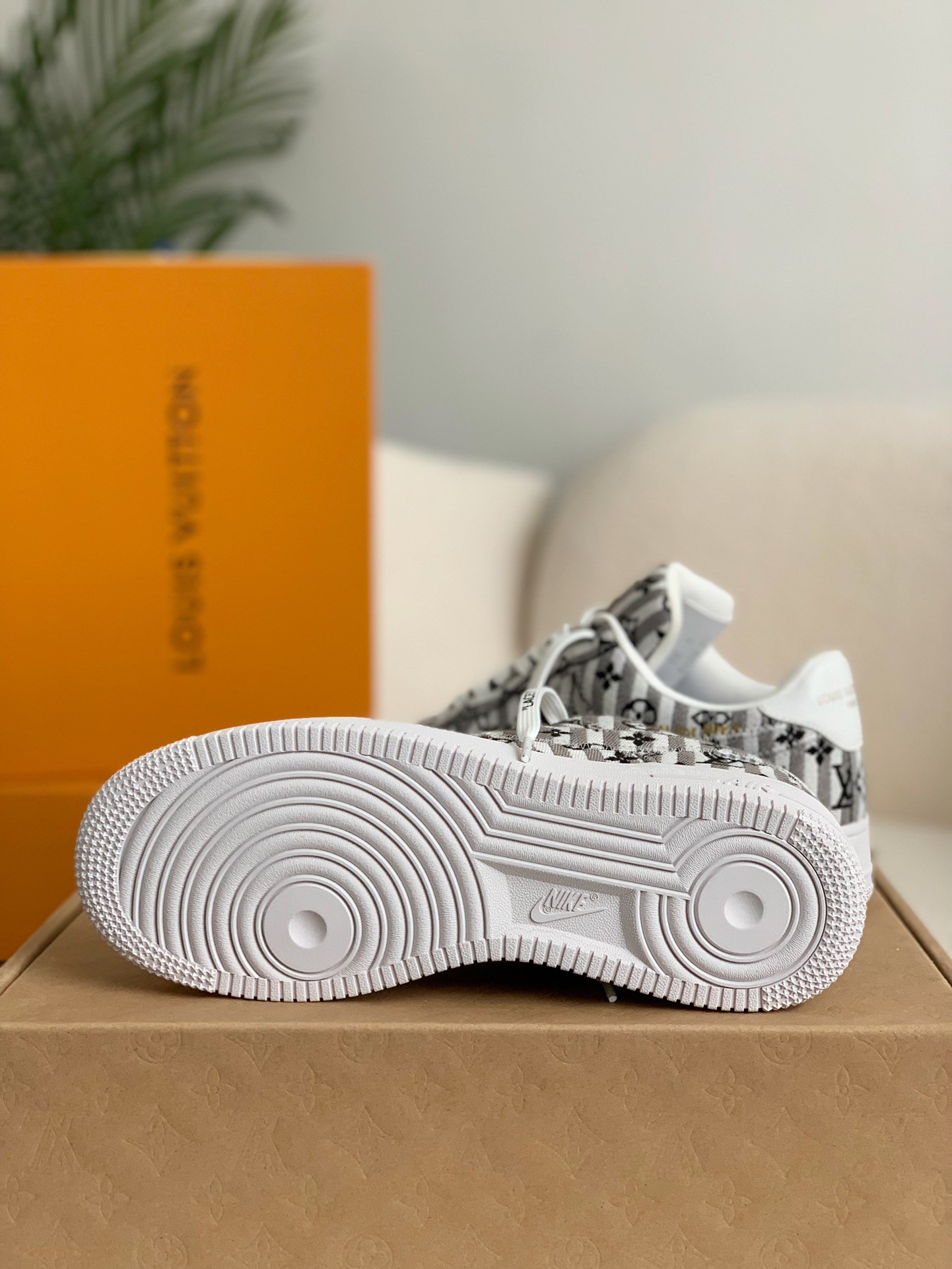 LOUIS VUITTON x NIKE AIR FORCE 1 SNEAKER