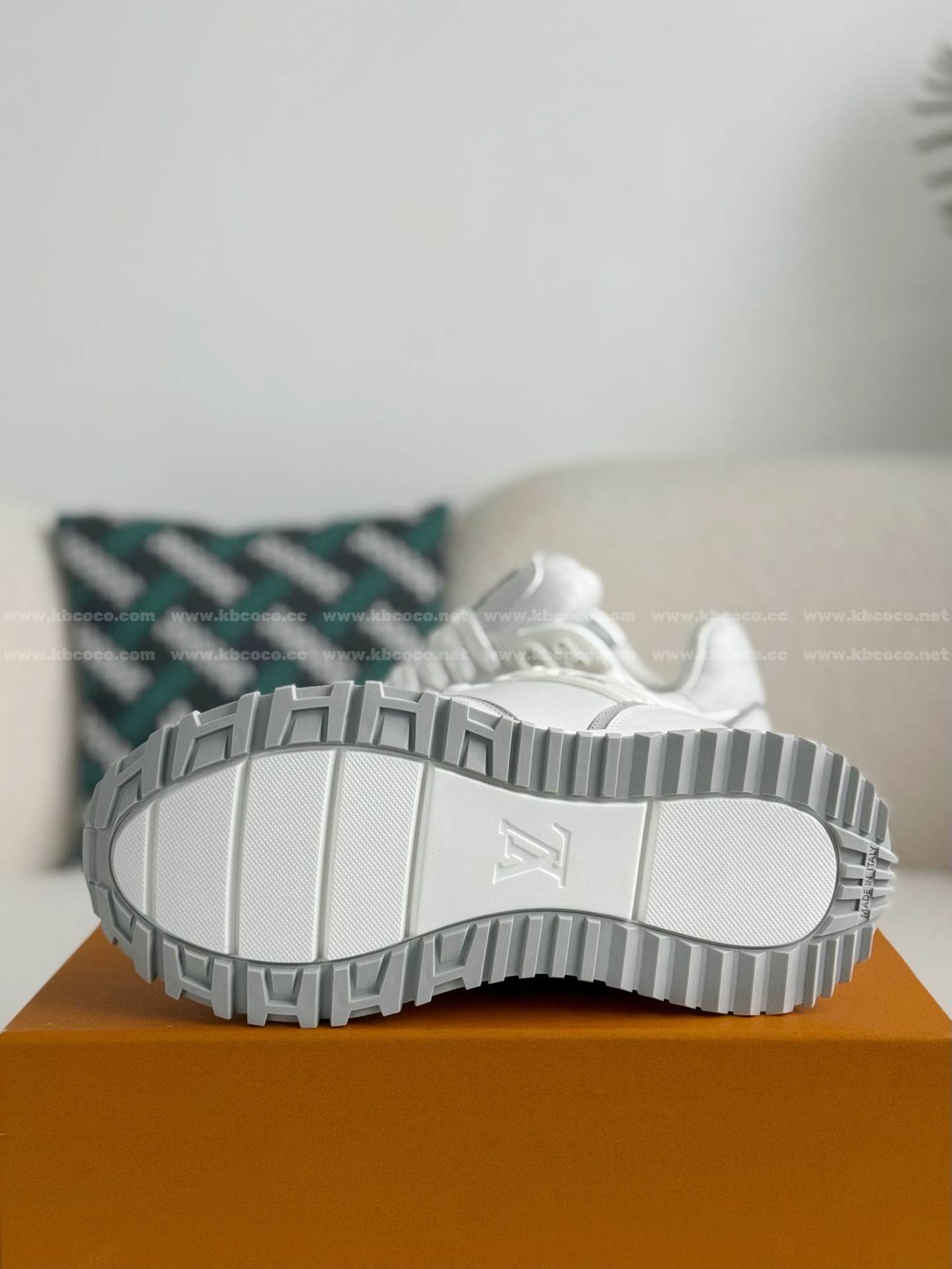 【#5677】LOUIS VUITTON RUN AWAYCASUAL SHOES