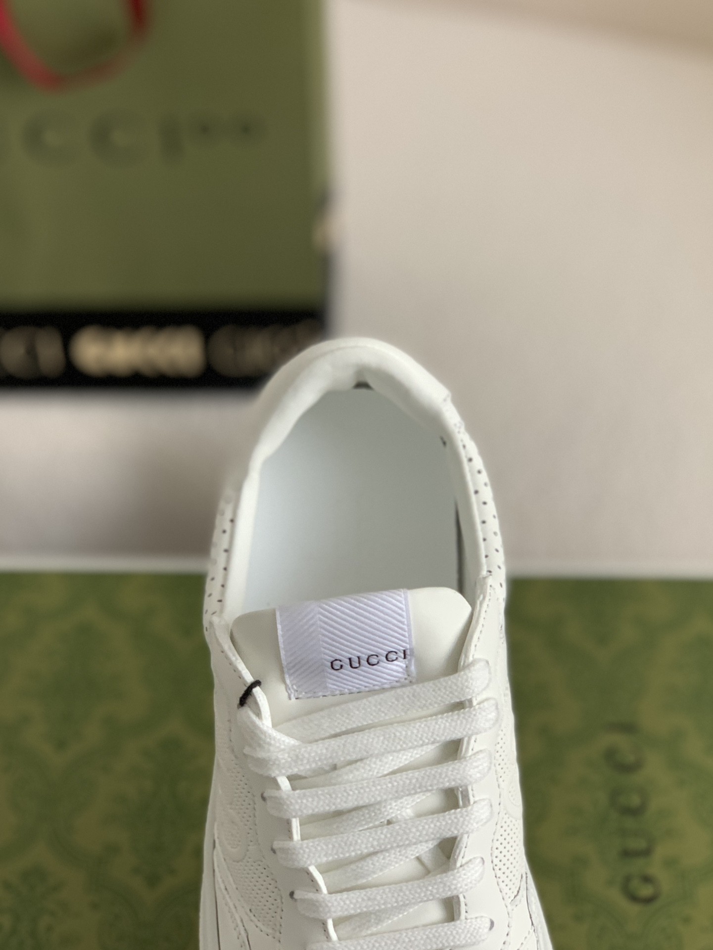 Gucci sneakers Cowhide