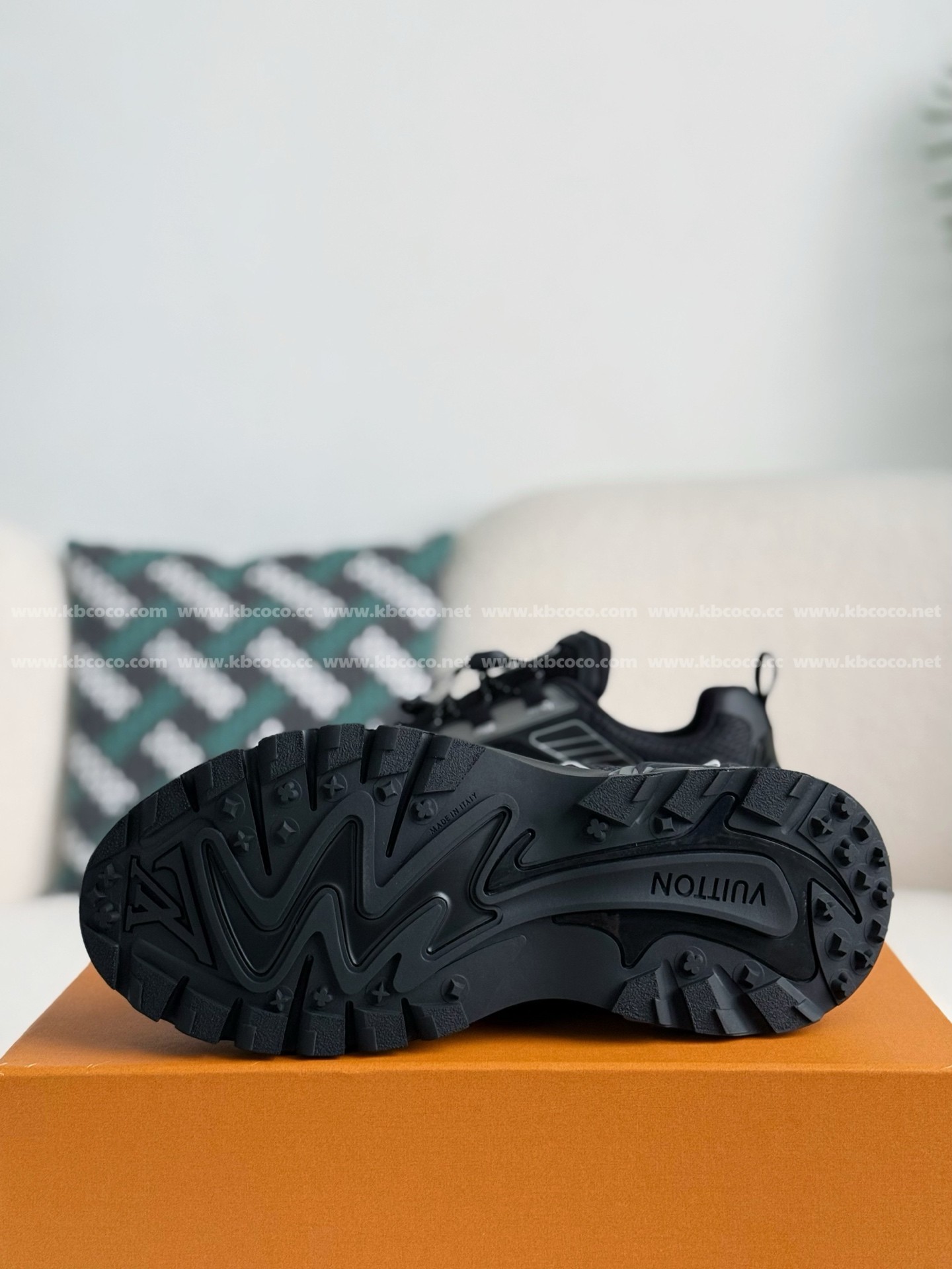 【#5229】 LOUIS VUITTON RUNNER TATIC CASUAL SHOES