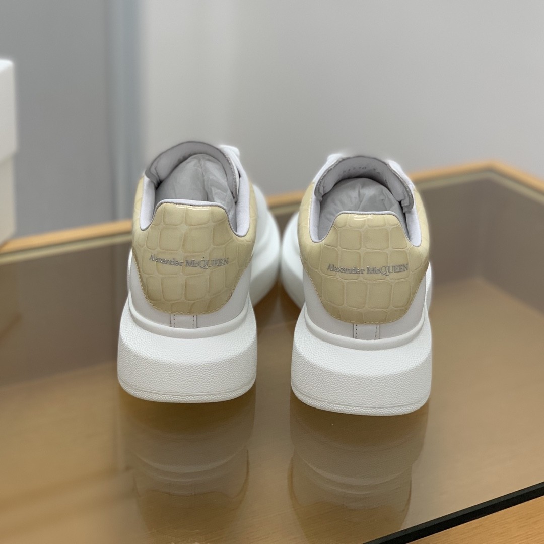 Alexander McQueen MQ Apricot beadStone grain tail Sneakers