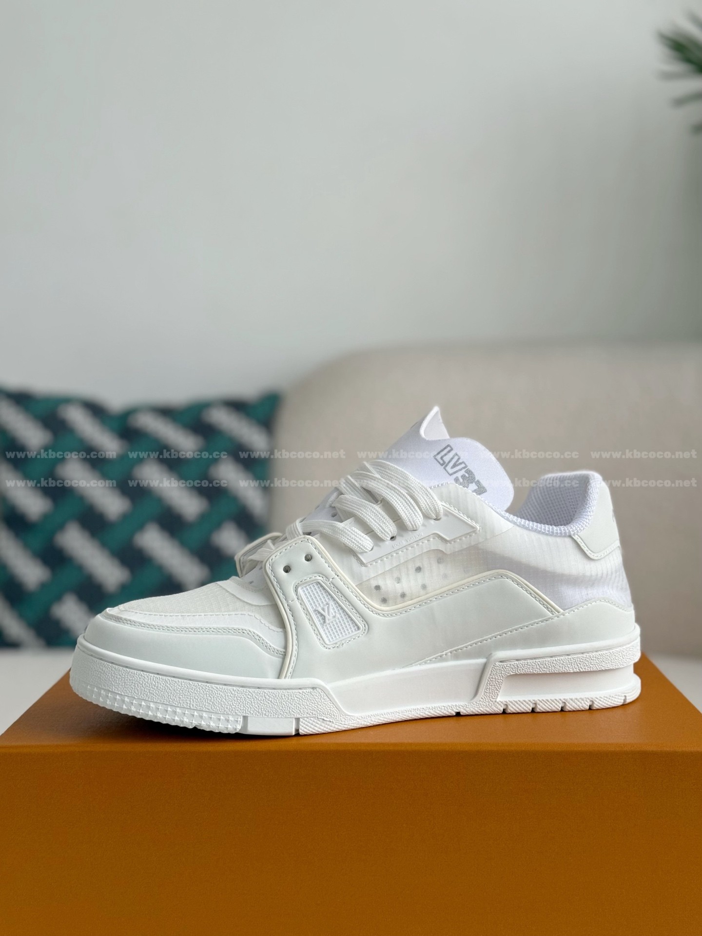 【#5908】 LOUIS VUITTON TRAINER 37TH AMERICA'S CUP SNEAKERS
