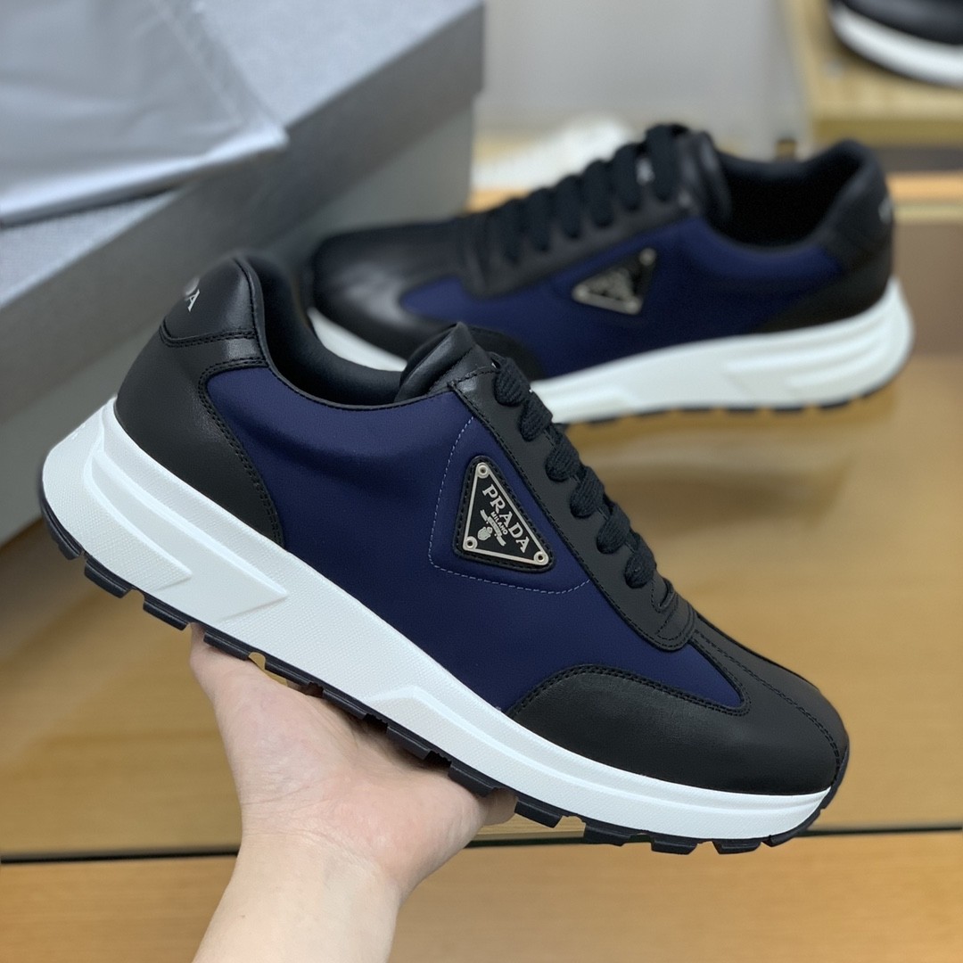 【#611】 Prada Sneakers