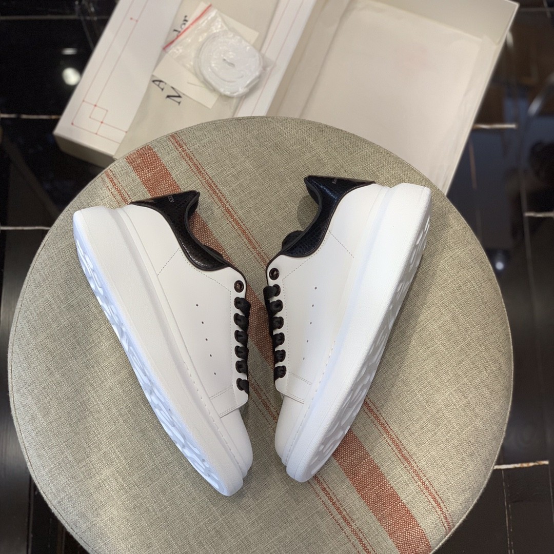 Alexander McQueen MQ Black snake-grain patternTail Sneakers