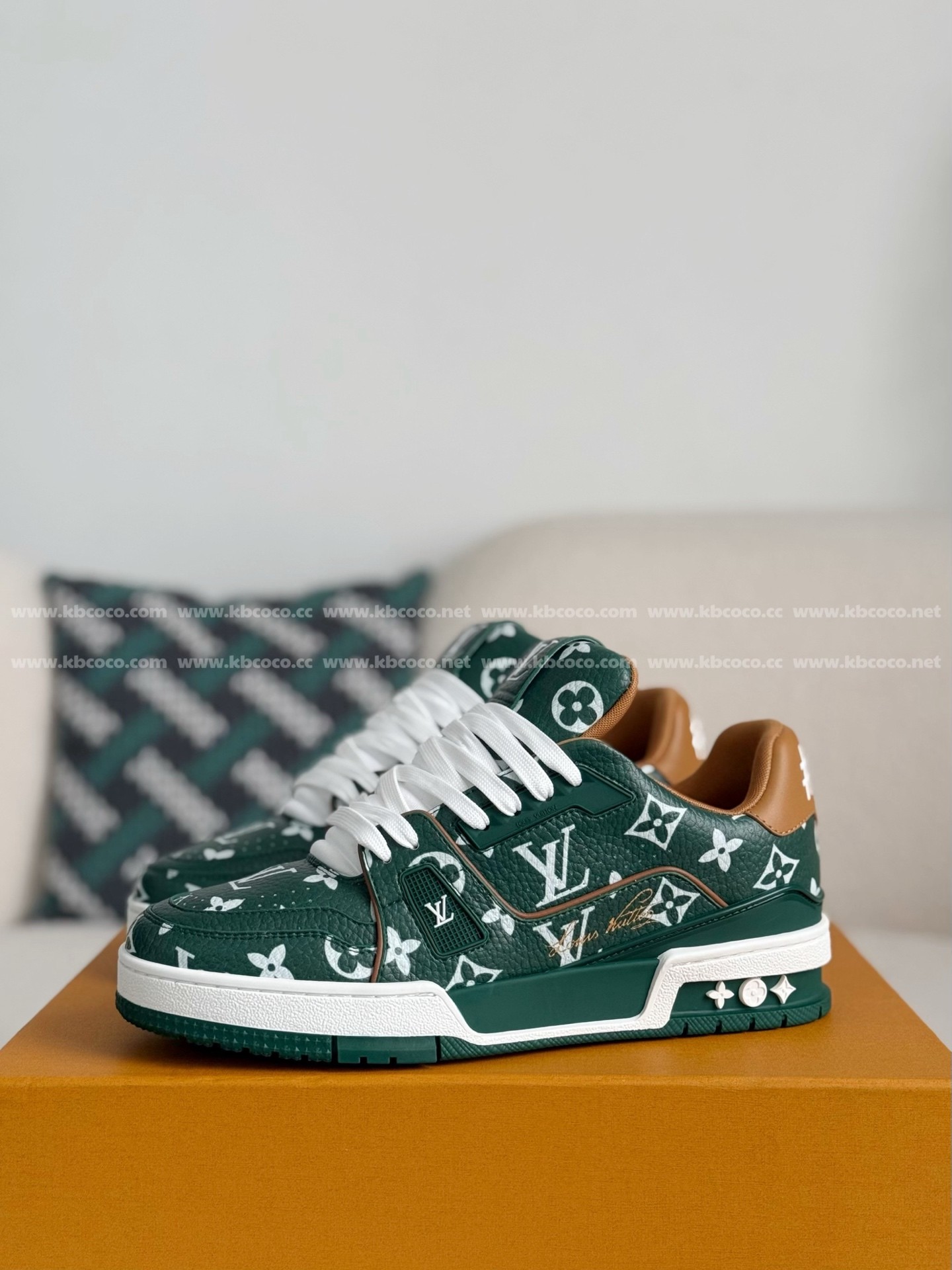【#4538】 LOUIS VUITTON TRAINER SNEAKERS