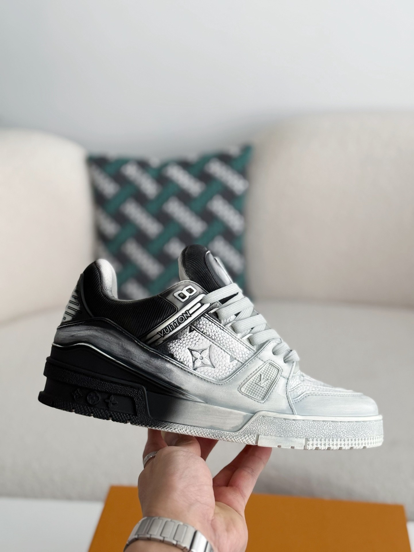 [#3893」 LOUIS VUITTON TRAINER SNEAKERS