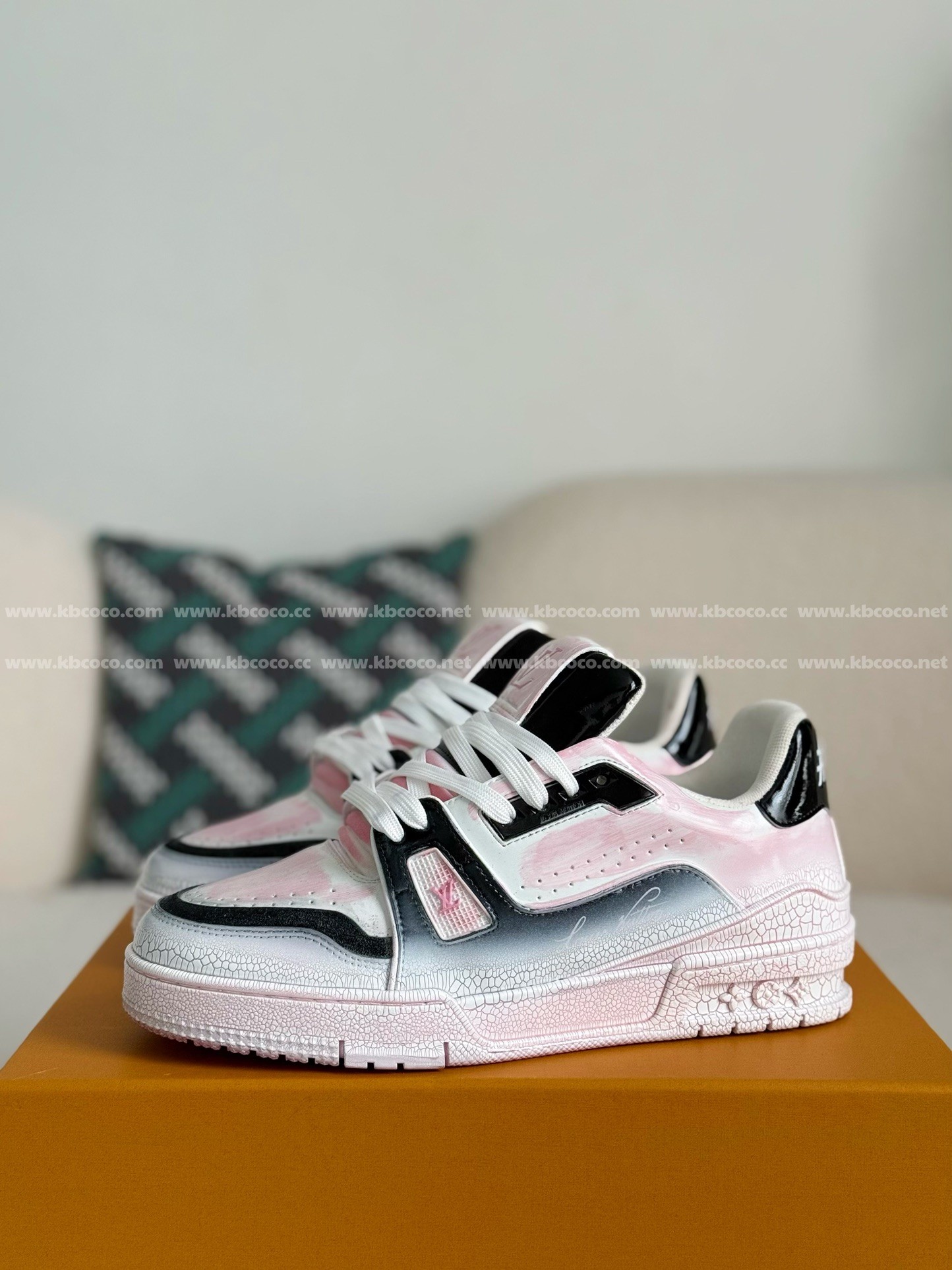 【#4491】 LOUIS VUITTON TRAINER SNEAKERS