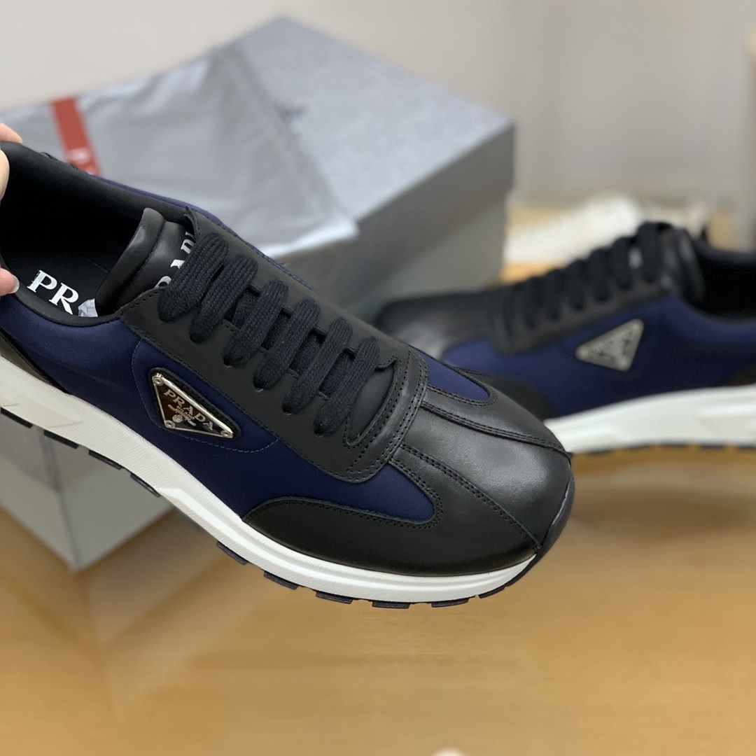 【#611】 Prada Sneakers
