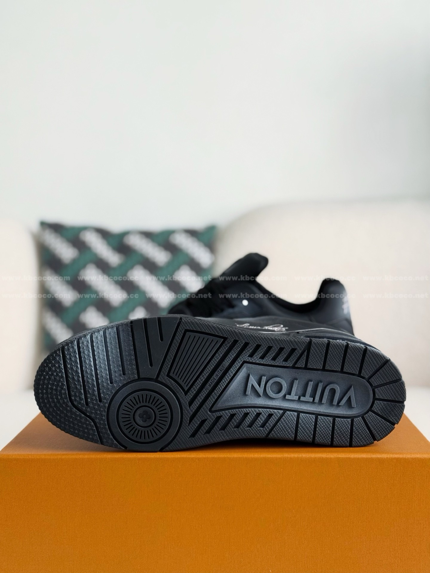 【#5874】 LOUIS VUITTON TRAINER SNEAKERS