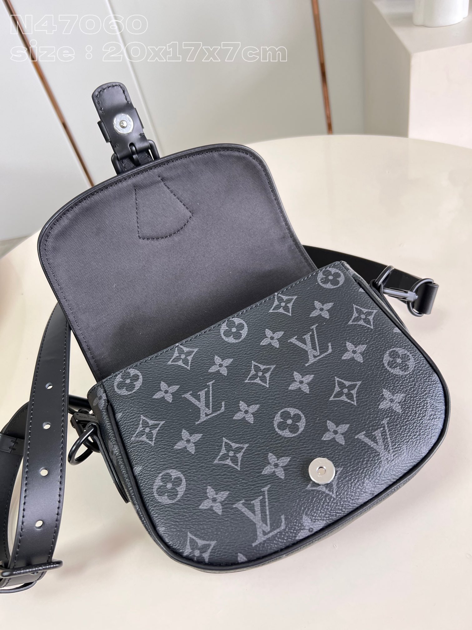 Louis Vuitton Montsouris Messenger PM N47060，Top quality