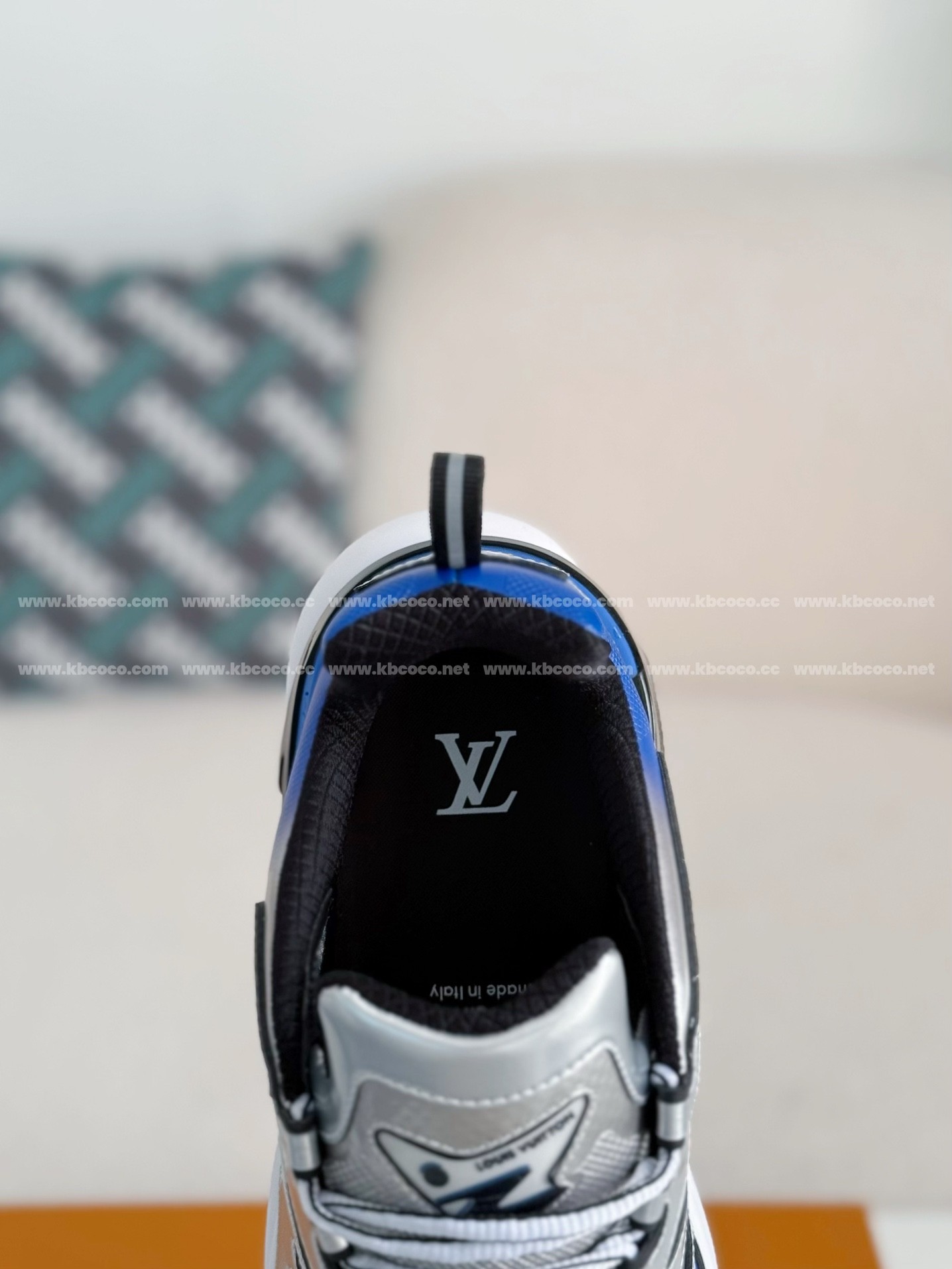 【#4188】 LOUIS VUITTON RUNNER SNEAKERS