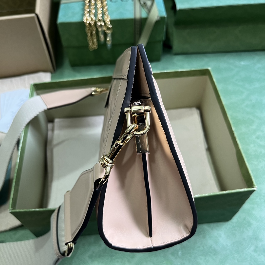 GUCCI GG matelassé single shoulder bag 702200 Top quality