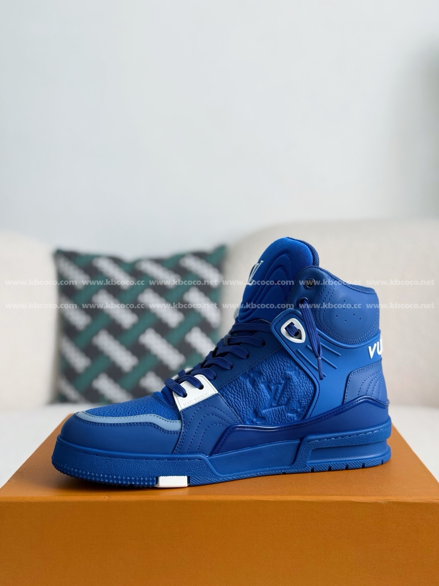 【#4628】 Louis Vuitton Trainers High-Top Plimsolls