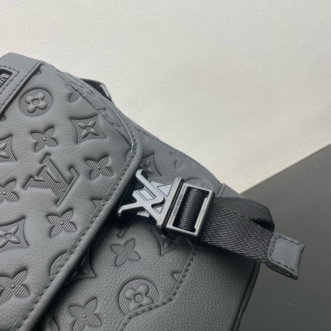 LOUIS VUITTON Messenger Voyager PM Crossbody bag/top quality M25121