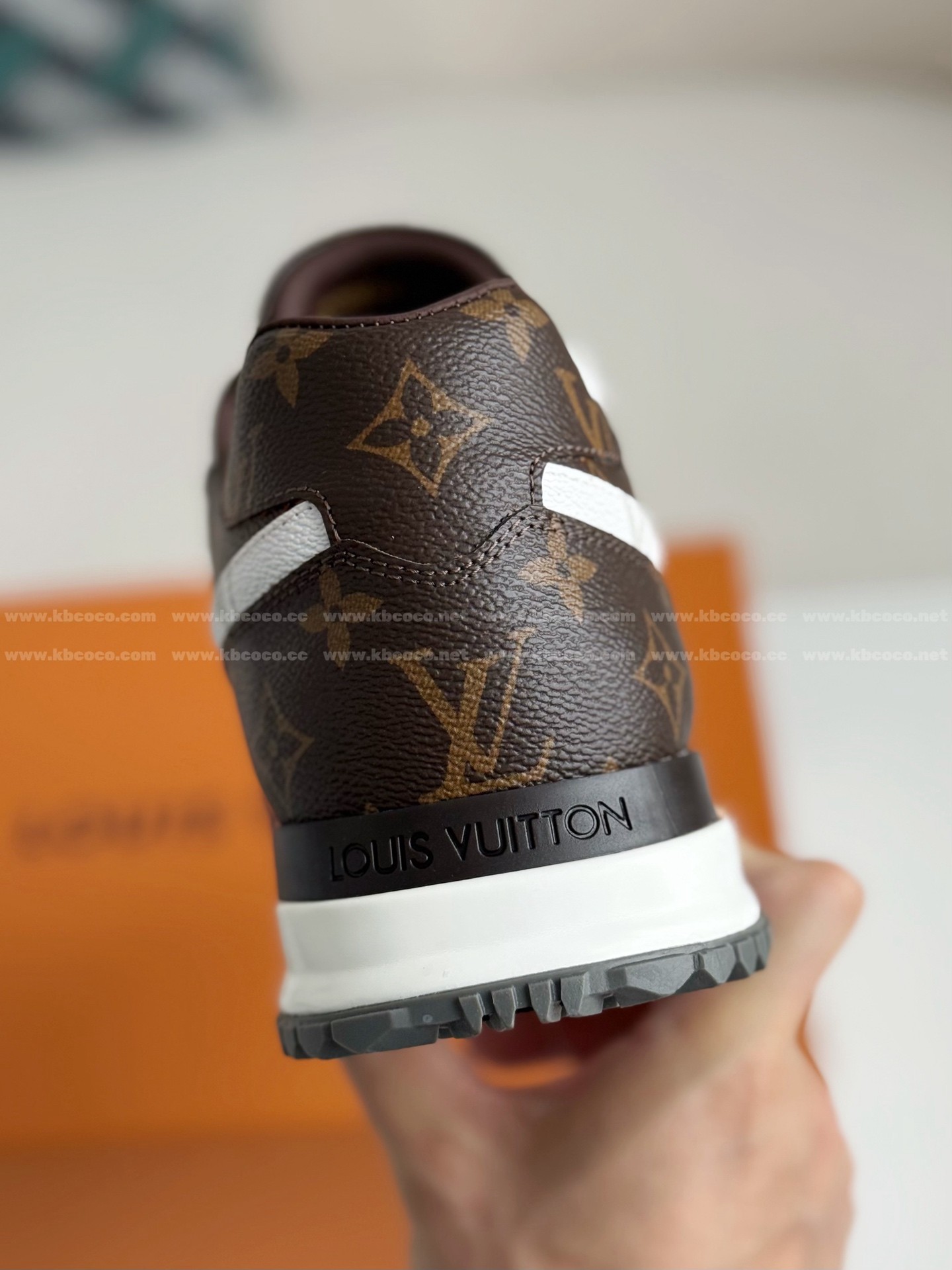 【#5693】 LOUIS VUITTON RUN AWAYCASUAL SHOES