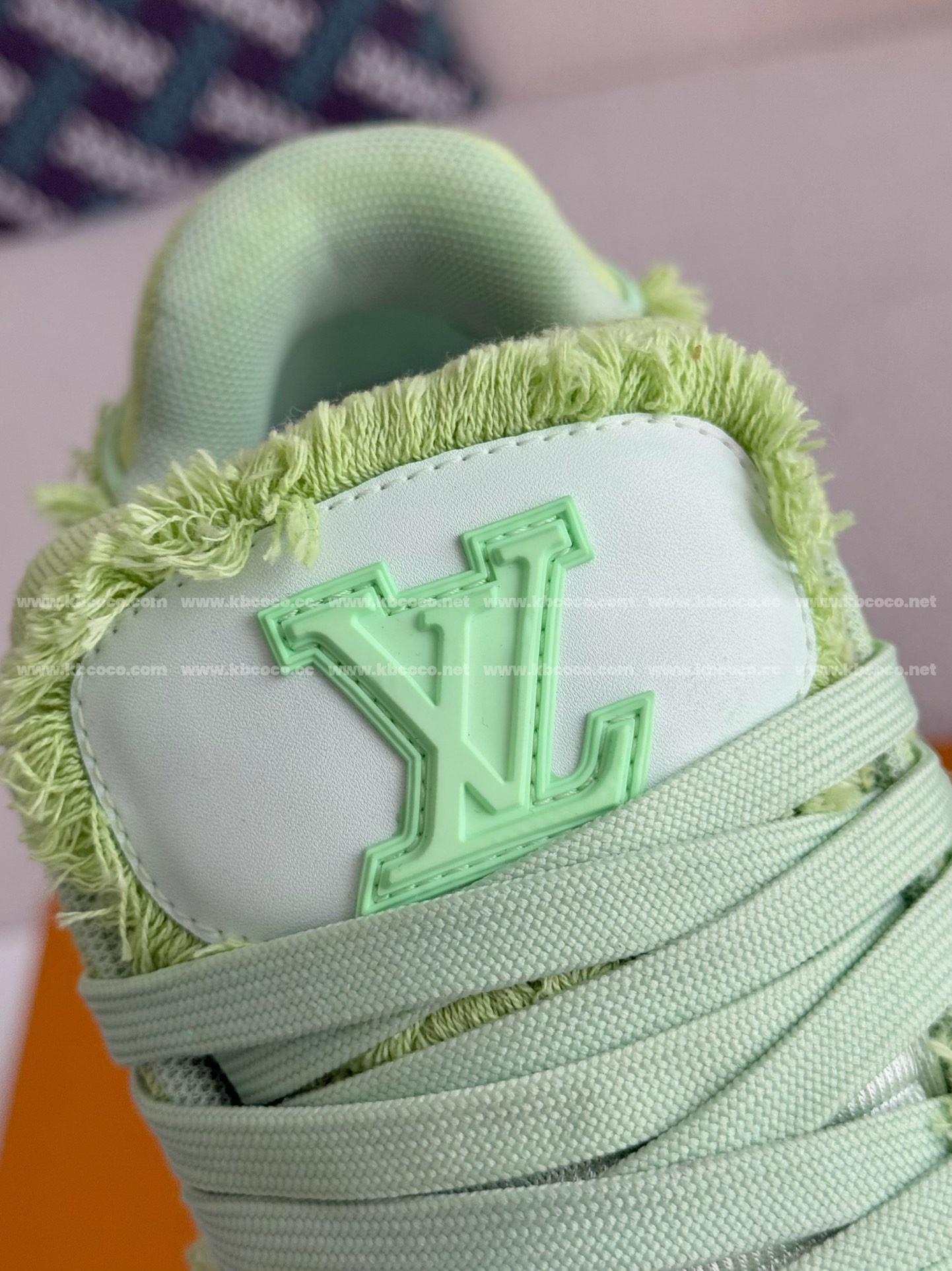【#3977】 LOUIS VUITTON TRAINER SNEAKERS