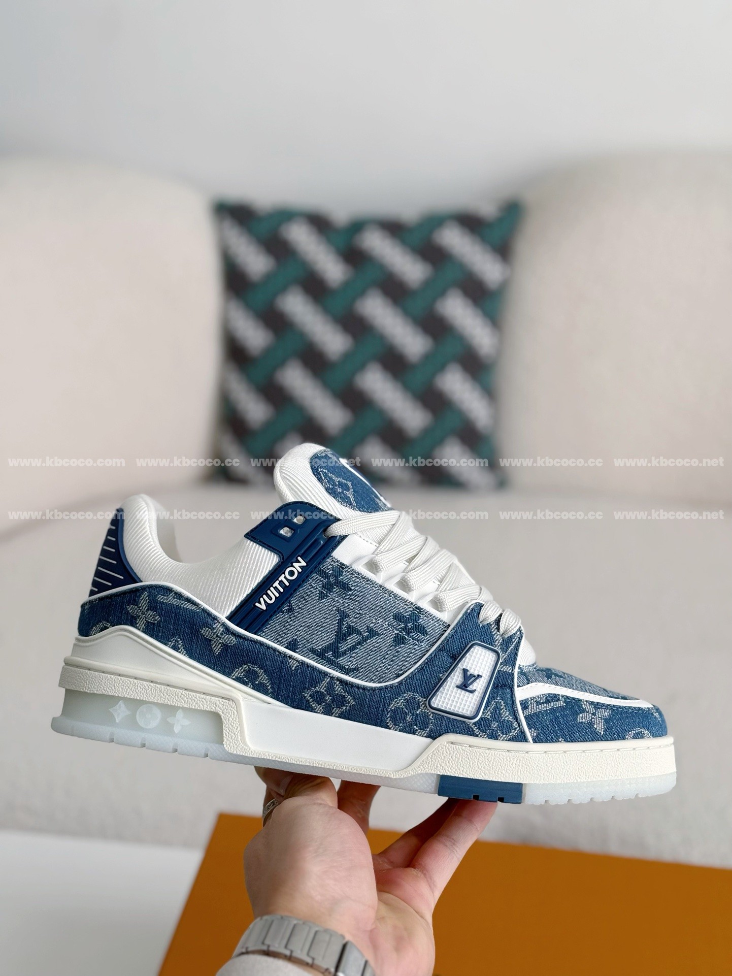 【#4115】 LOUIS VUITTON RUNNER TATIC SNEAKERS