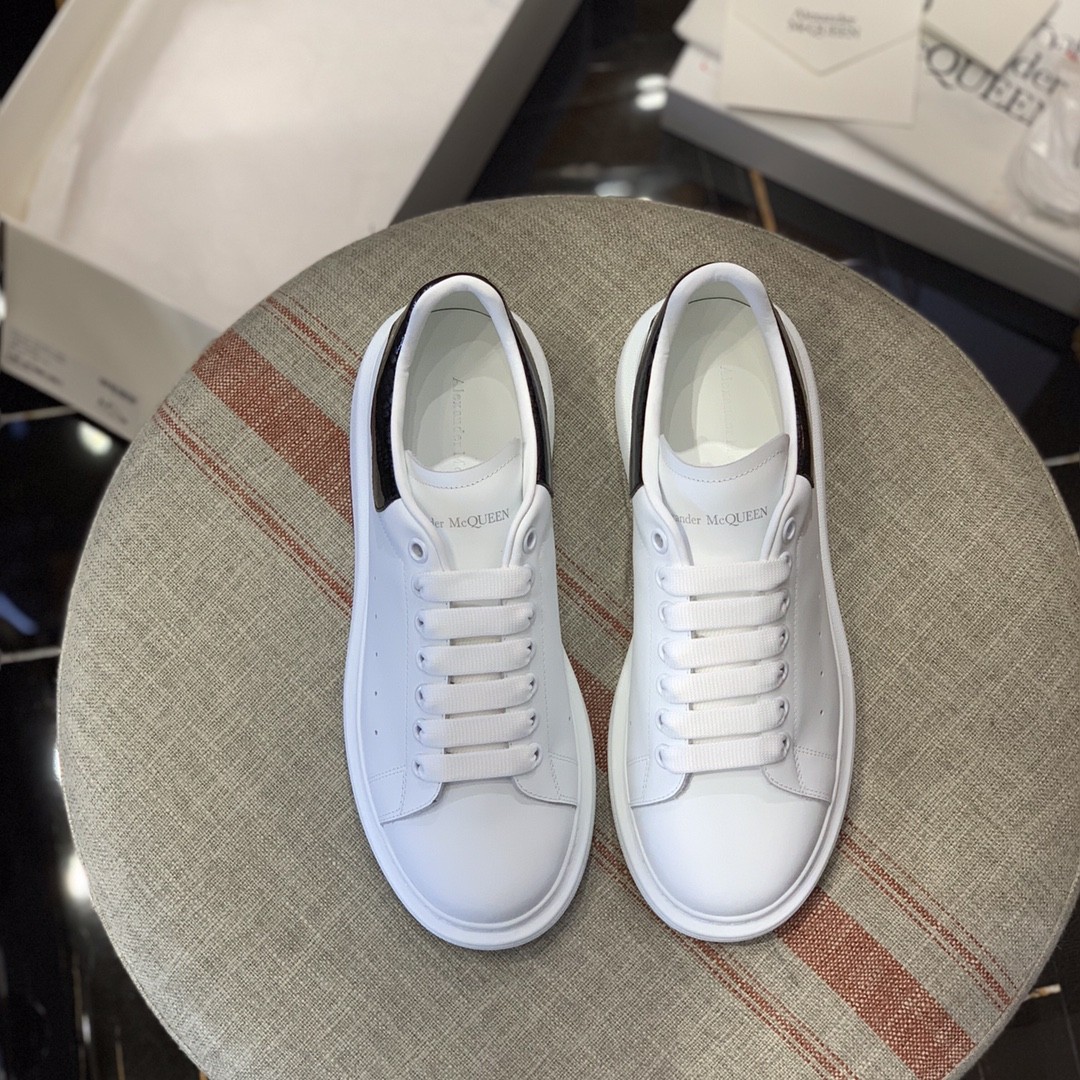 Alexander McQueen MQ Grey paint snake-grain pattern tail Sneakers