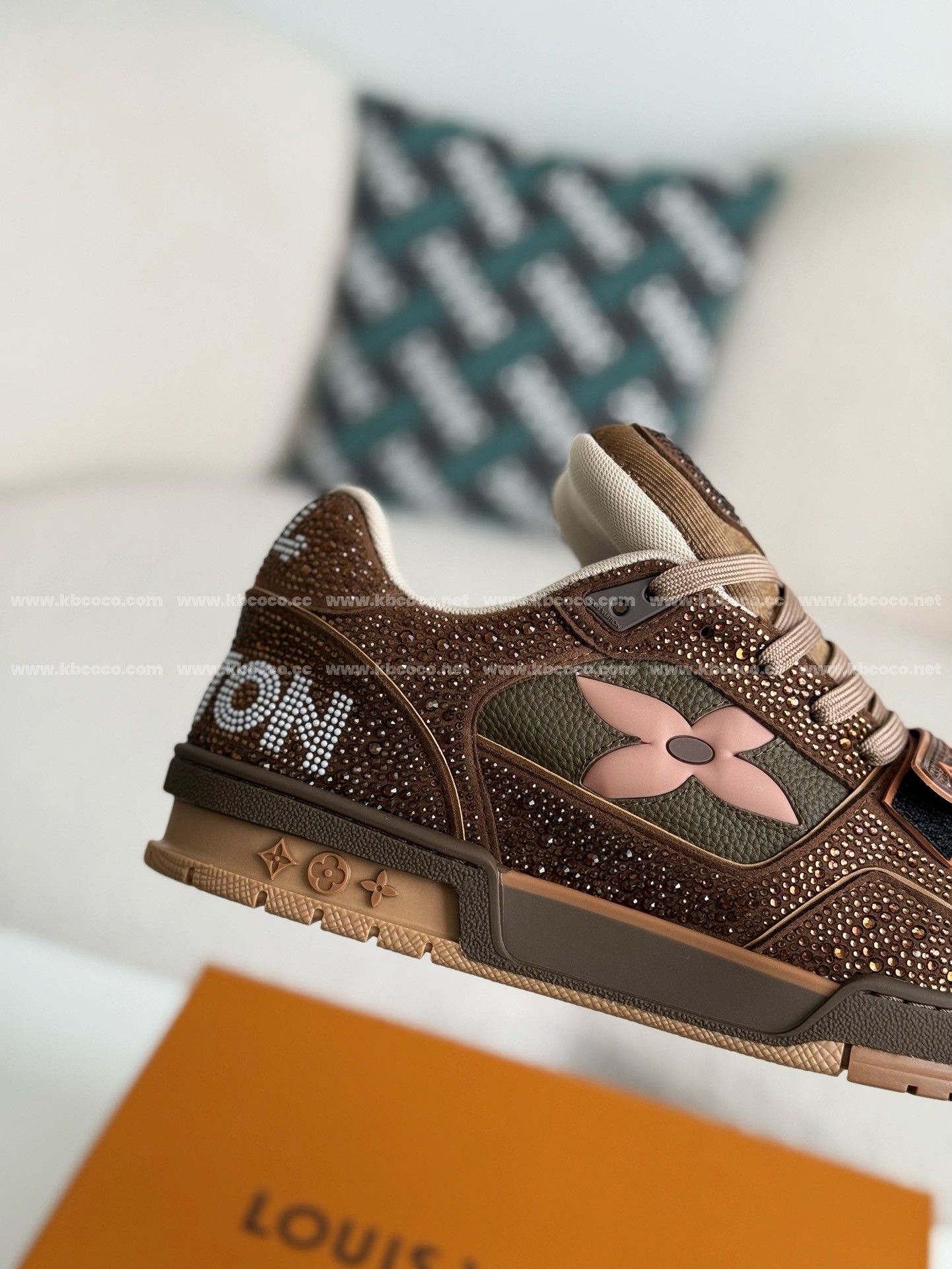 【#4114】 LOUIS VUITTON RUNNER TATIC SNEAKERS