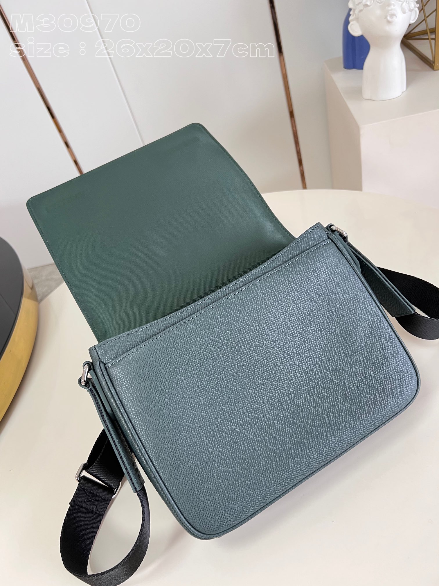 Louis Vuitton District PM M30970，Top quality