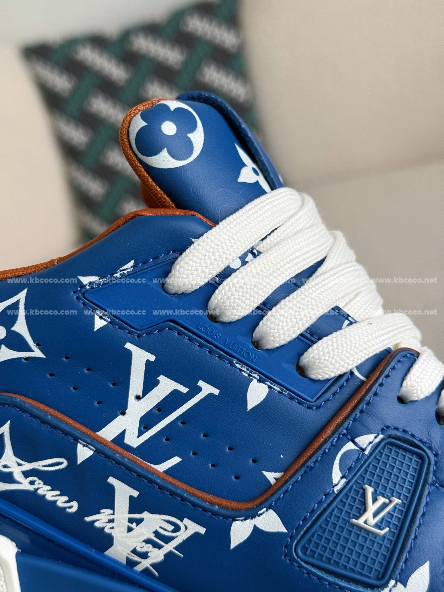 【#4033】 LOUIS VUITTON TRAINER SNEAKERS