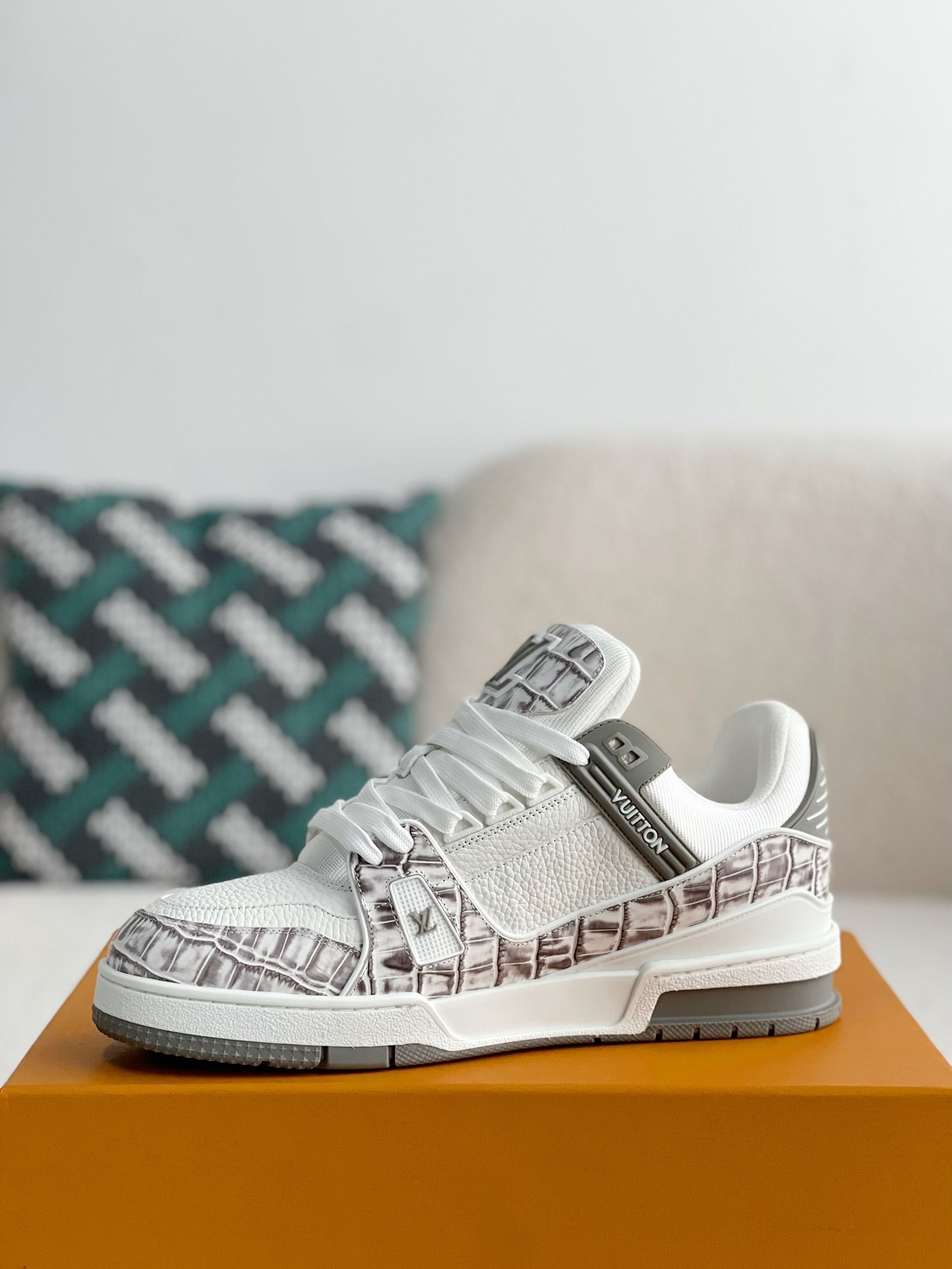 [#3368」 LOUIS VUITTON TRAINER SNEAKERS