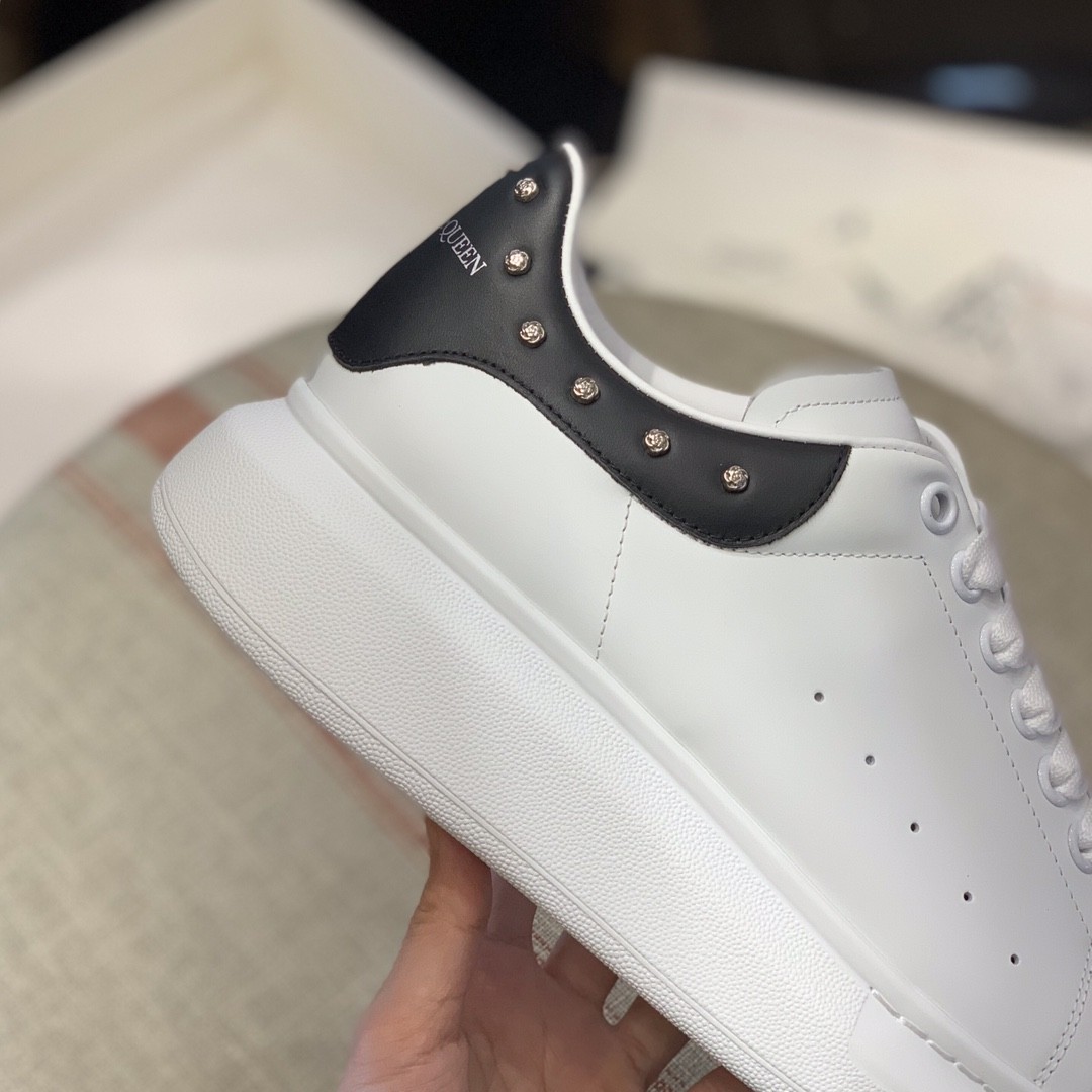 Alexander McQueen MQ black tail Rosenail Sneakers