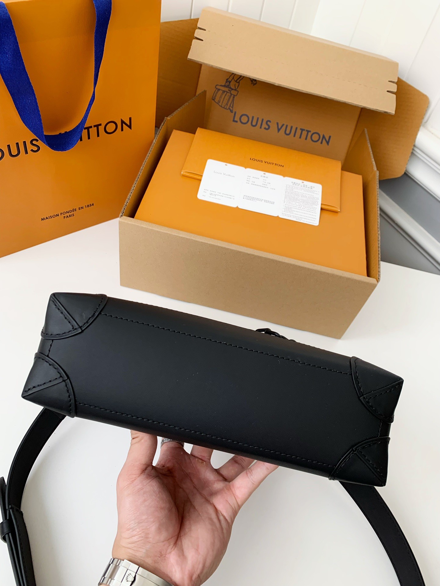 Louis Vuitton's new Sac Plat HorizontalZippé men's black flower briefcase M45165