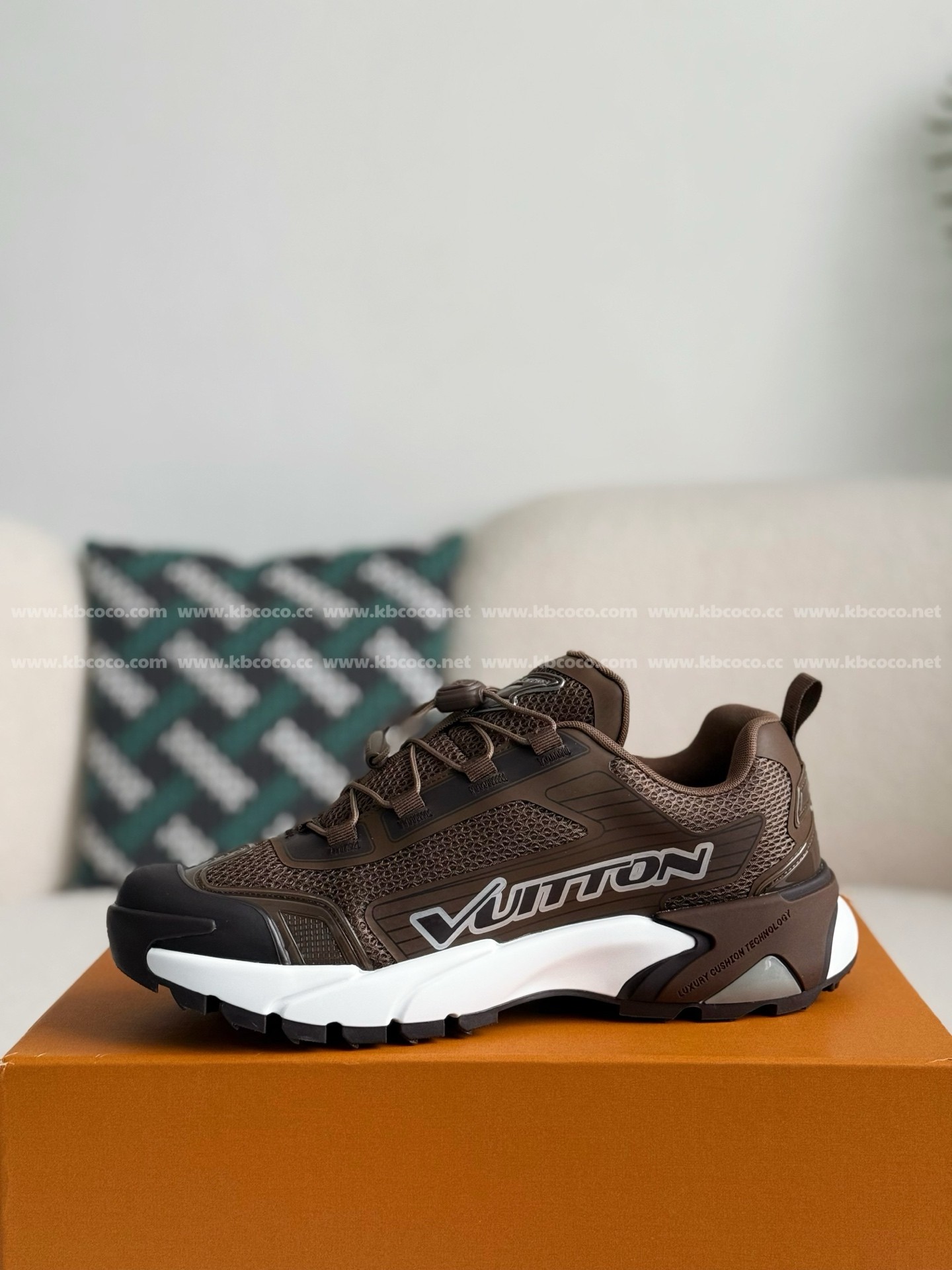 【#5228】 LOUIS VUITTON RUNNER TATIC CASUAL SHOES