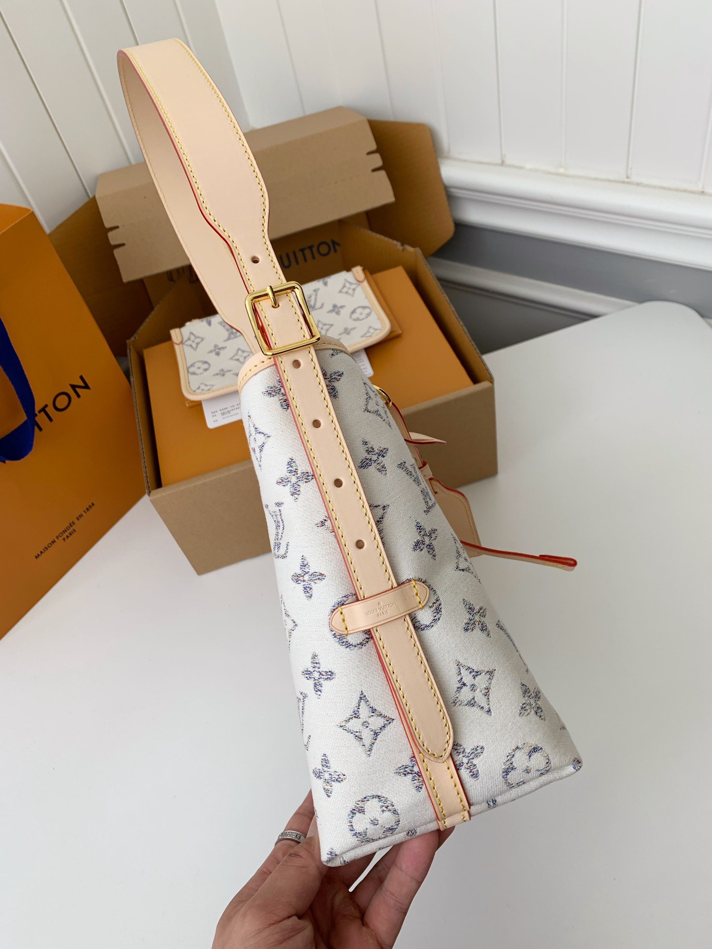 Louis Vuitton Carryall small handbag M24707