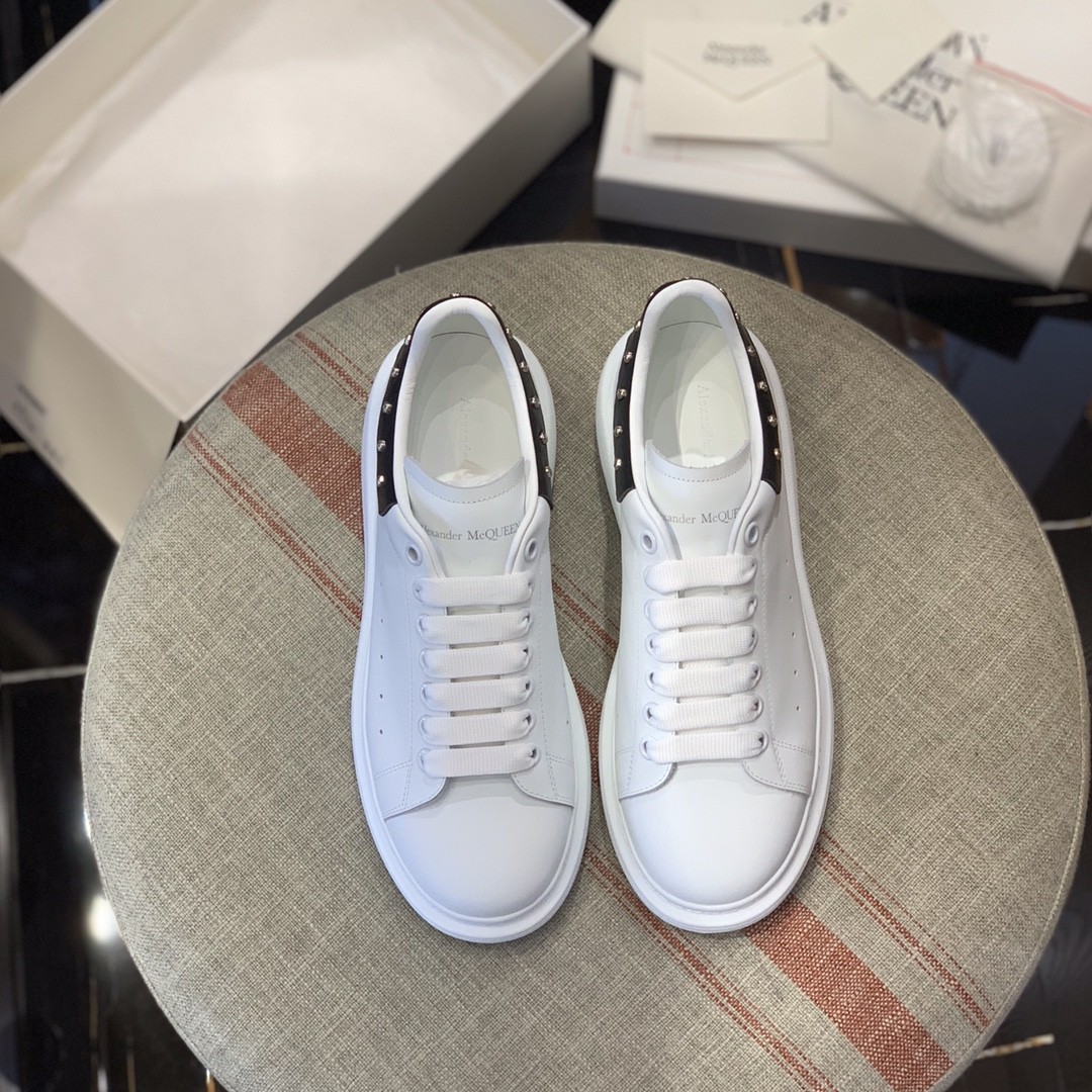 Alexander McQueen MQ black tail Rosenail Sneakers