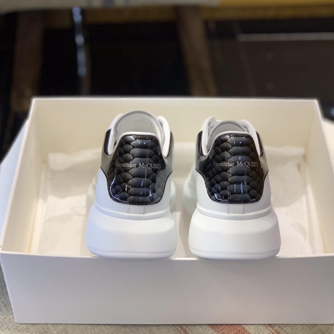 Alexander McQueen MQ Grey paint snake-grain pattern tail Sneakers